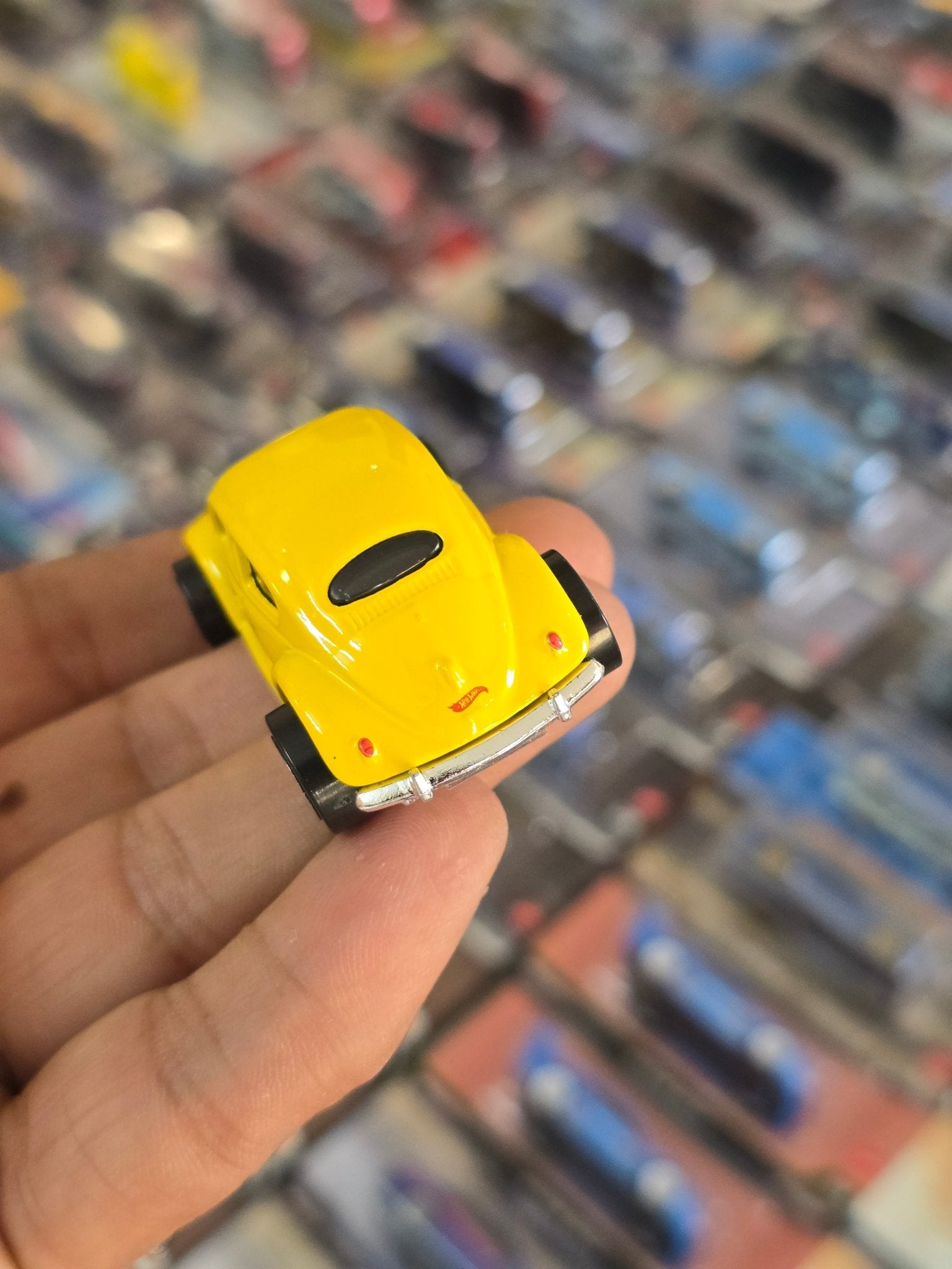 Hot Wheels Transformers Bumblebee - Yellow (Uncarded) - Kinder Logs