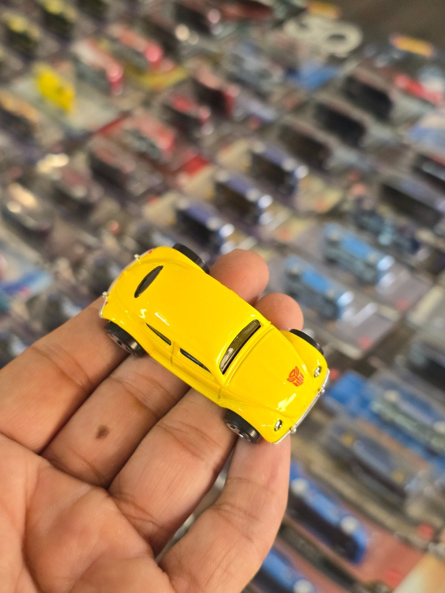 Hot Wheels Transformers Bumblebee - Yellow (Uncarded) - Kinder Logs
