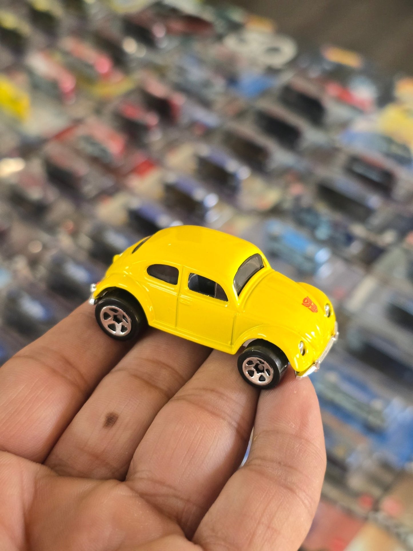 Hot Wheels Transformers Bumblebee - Yellow (Uncarded) - Kinder Logs