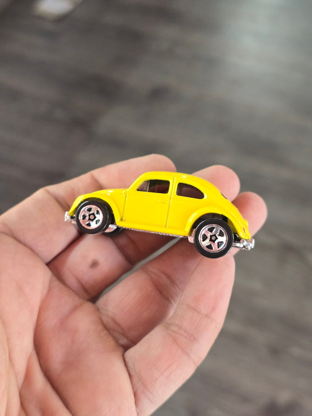 Hot Wheels Transformers Bumblebee - Yellow (Uncarded - New) - Kinder Logs