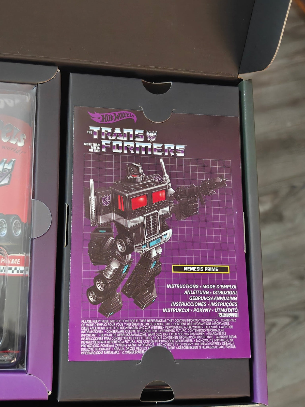 Hot Wheels Transformers Nemesis Prime - Kinder Logs