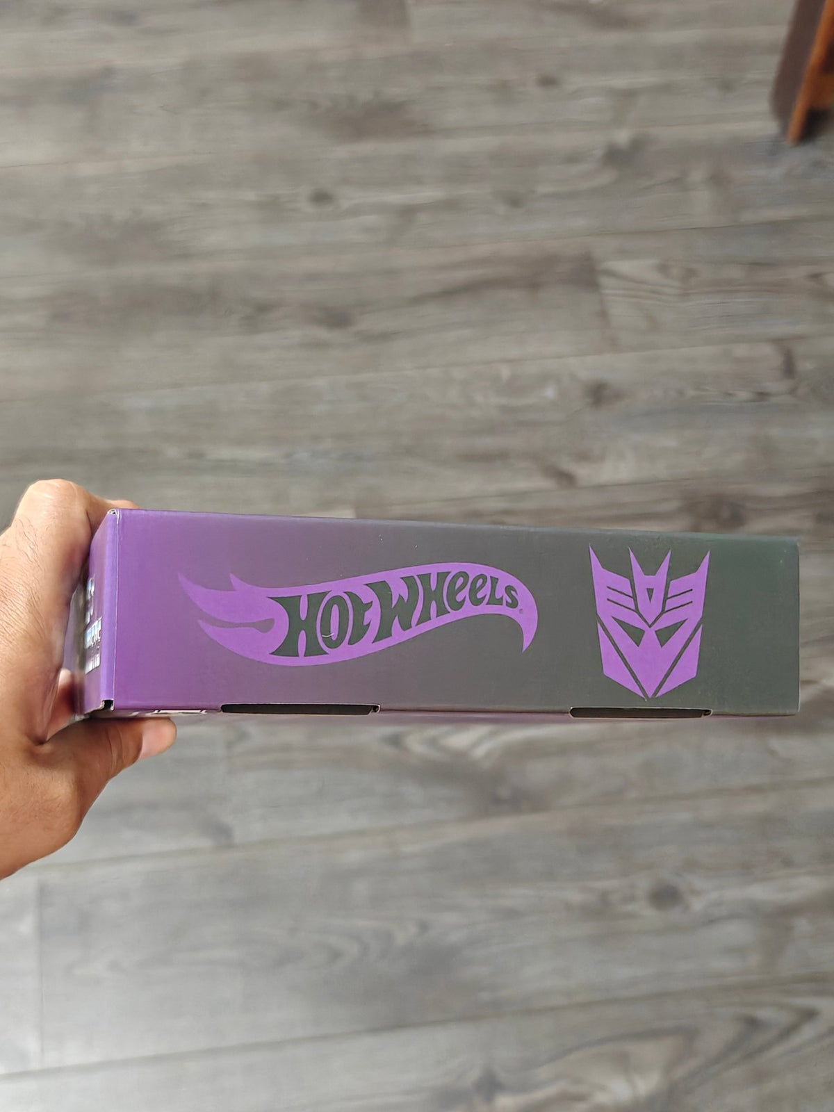 Hot Wheels Transformers Nemesis Prime - Kinder Logs