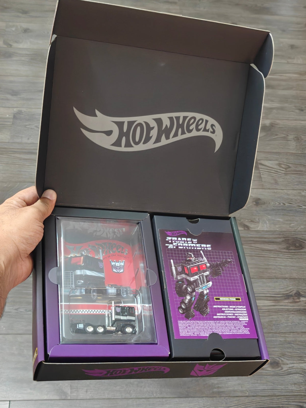 Hot Wheels Transformers Nemesis Prime - Kinder Logs