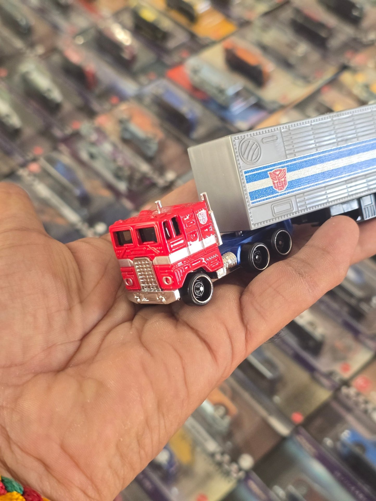 Hot Wheels Transformers Optimus Prime Truck (Uncarded) - Kinder Logs