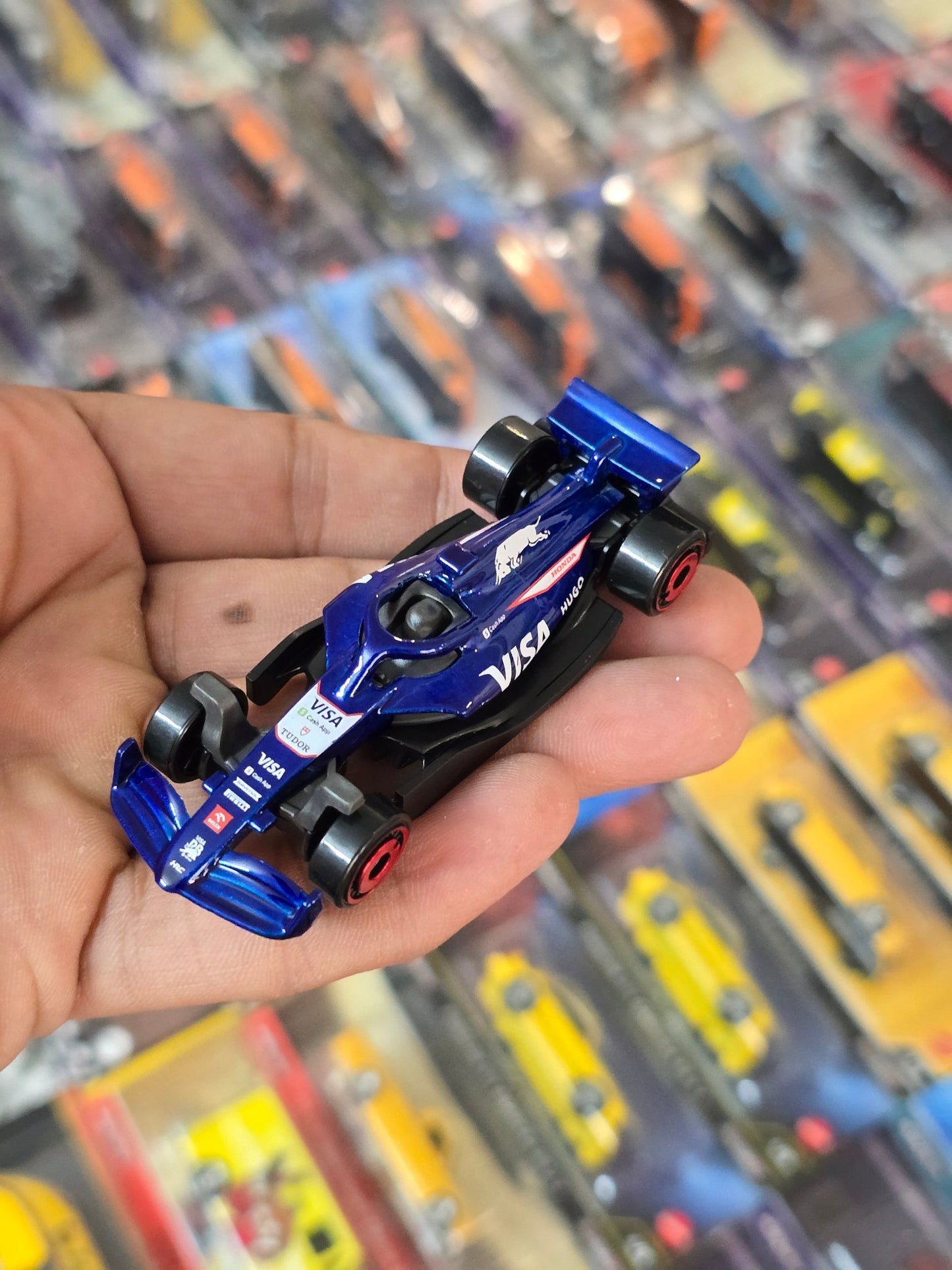 Hot Wheels VISA RB F1 Team Car (Uncarded) - Kinder Logs