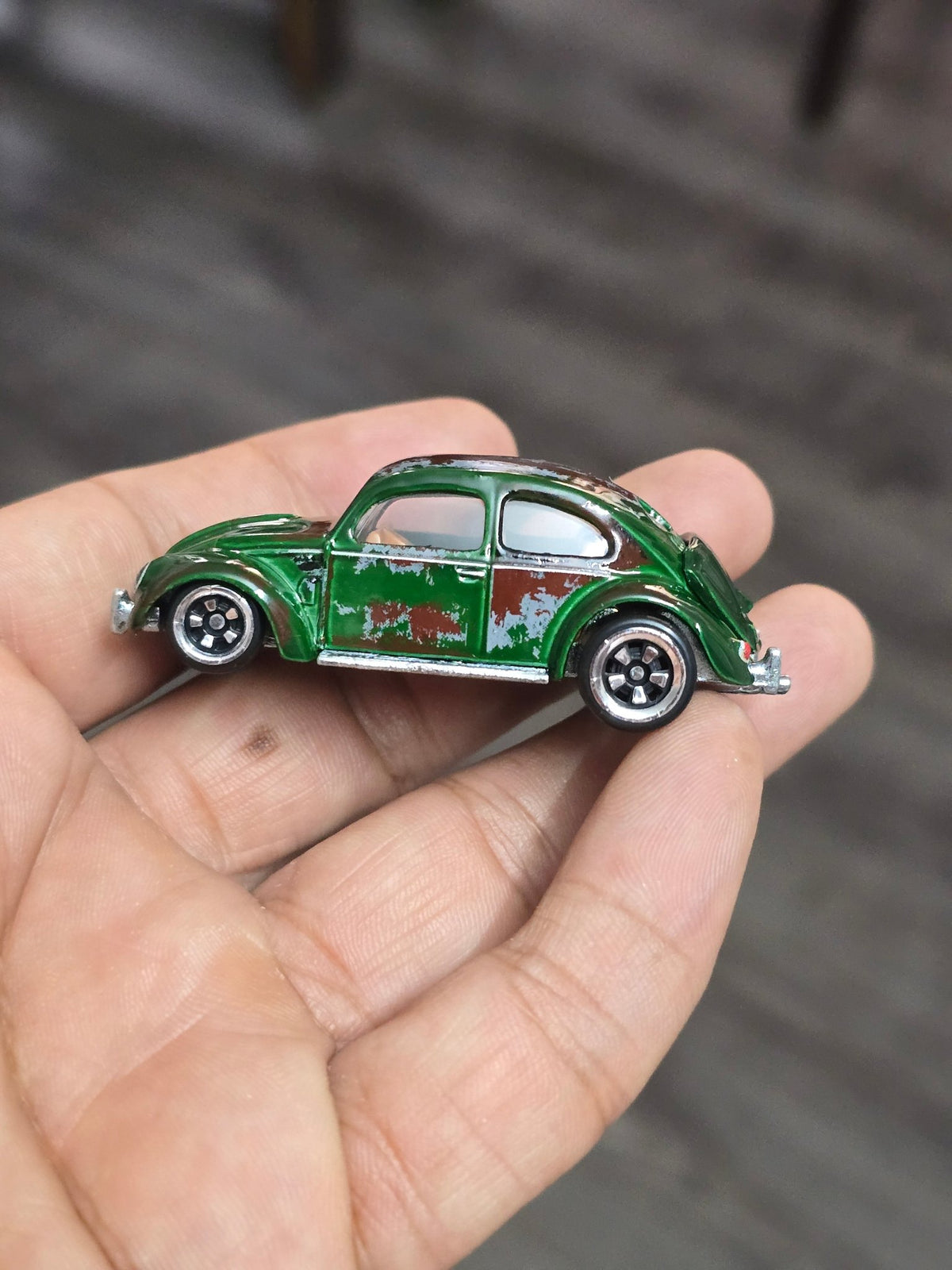 Hot Wheels Volkswagen "Classic Bug" - Vintage Club (Uncarded - New) - Kinder Logs