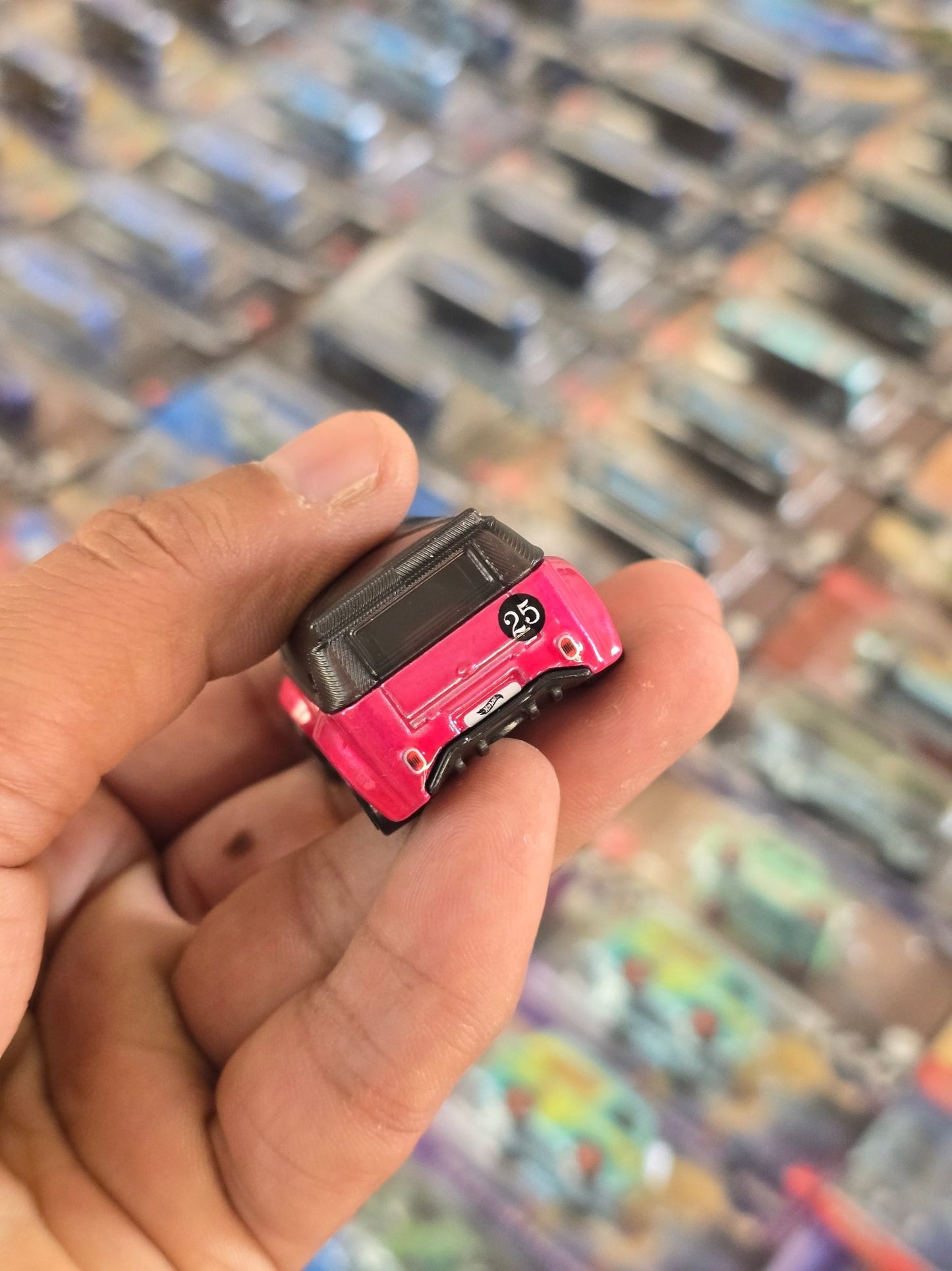 Hot Wheels Volkswagen T1 GTR - Ultra Hots (Uncarded) - Kinder Logs
