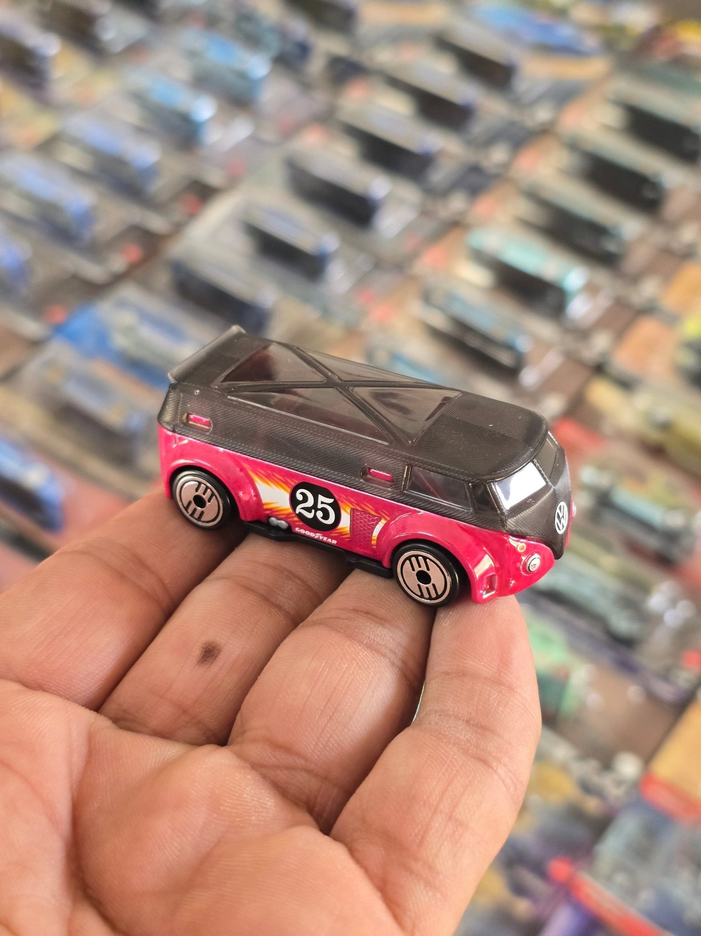 Hot Wheels Volkswagen T1 GTR - Ultra Hots (Uncarded) - Kinder Logs