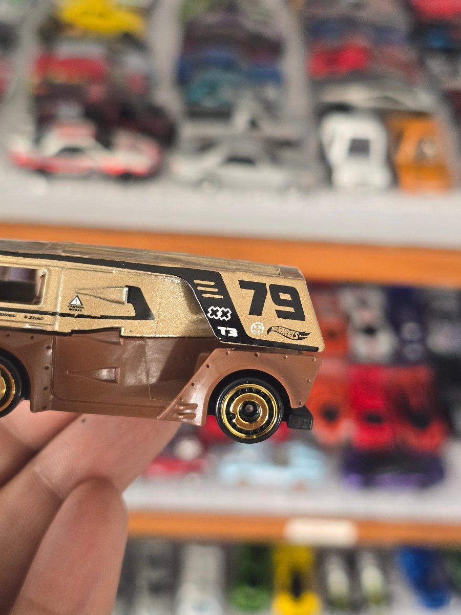 Hot Wheels Volkswagen T3 Custom - Brown (Uncarded) - Kinder Logs