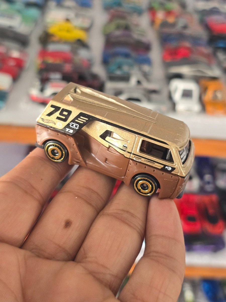 Hot Wheels Volkswagen T3 Custom - Brown (Uncarded) - Kinder Logs