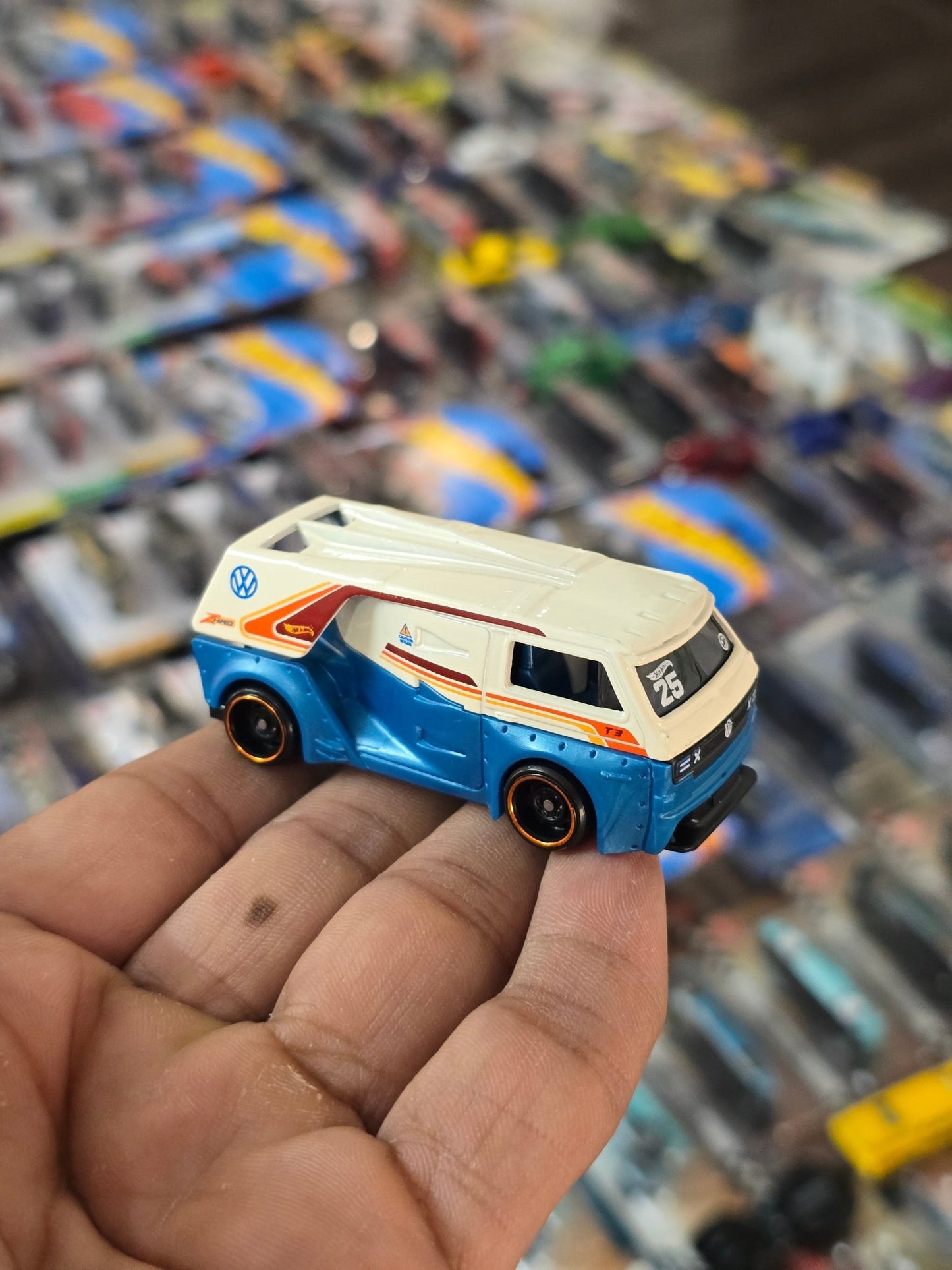 Hot Wheels Volkswagen T3 Custom - New Color (Uncarded) - Kinder Logs