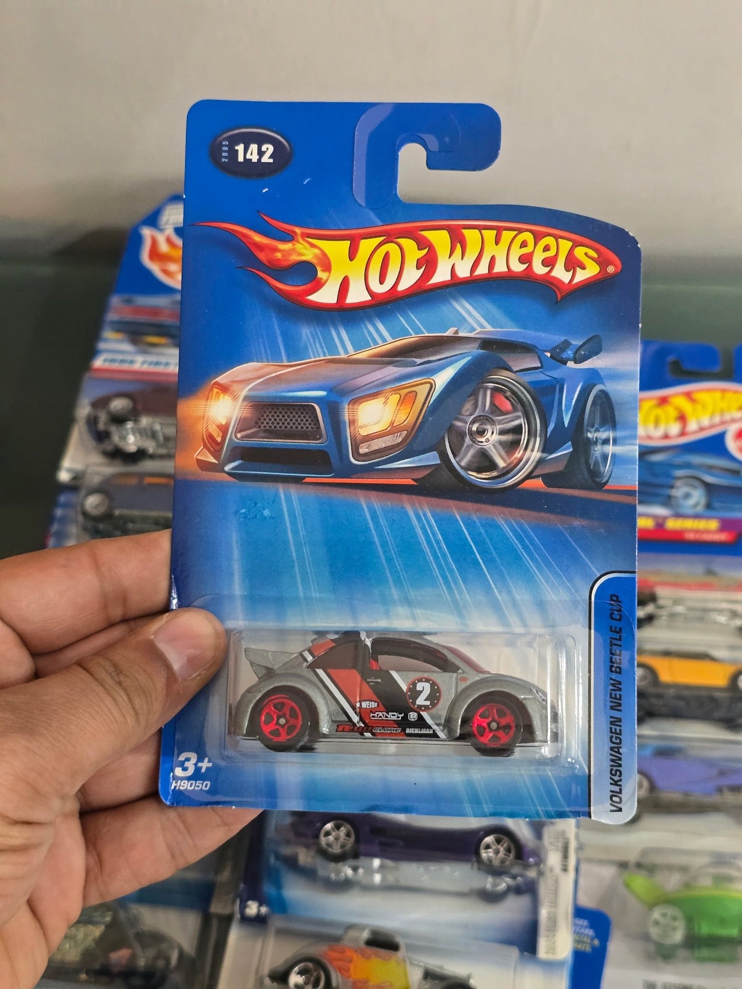 Hot Wheels VW New Beetle Cup - Collector No. 142 - Kinder Logs