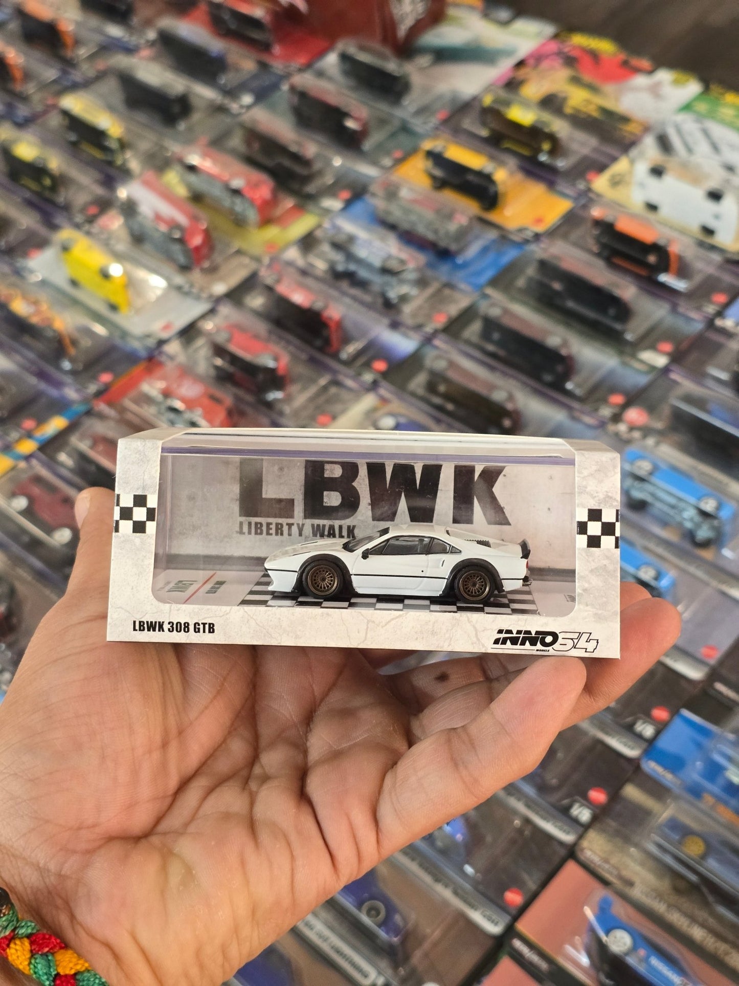 Inno64 LBWK Ferrari 308 GTB (Liberty Walk) - Kinder Logs
