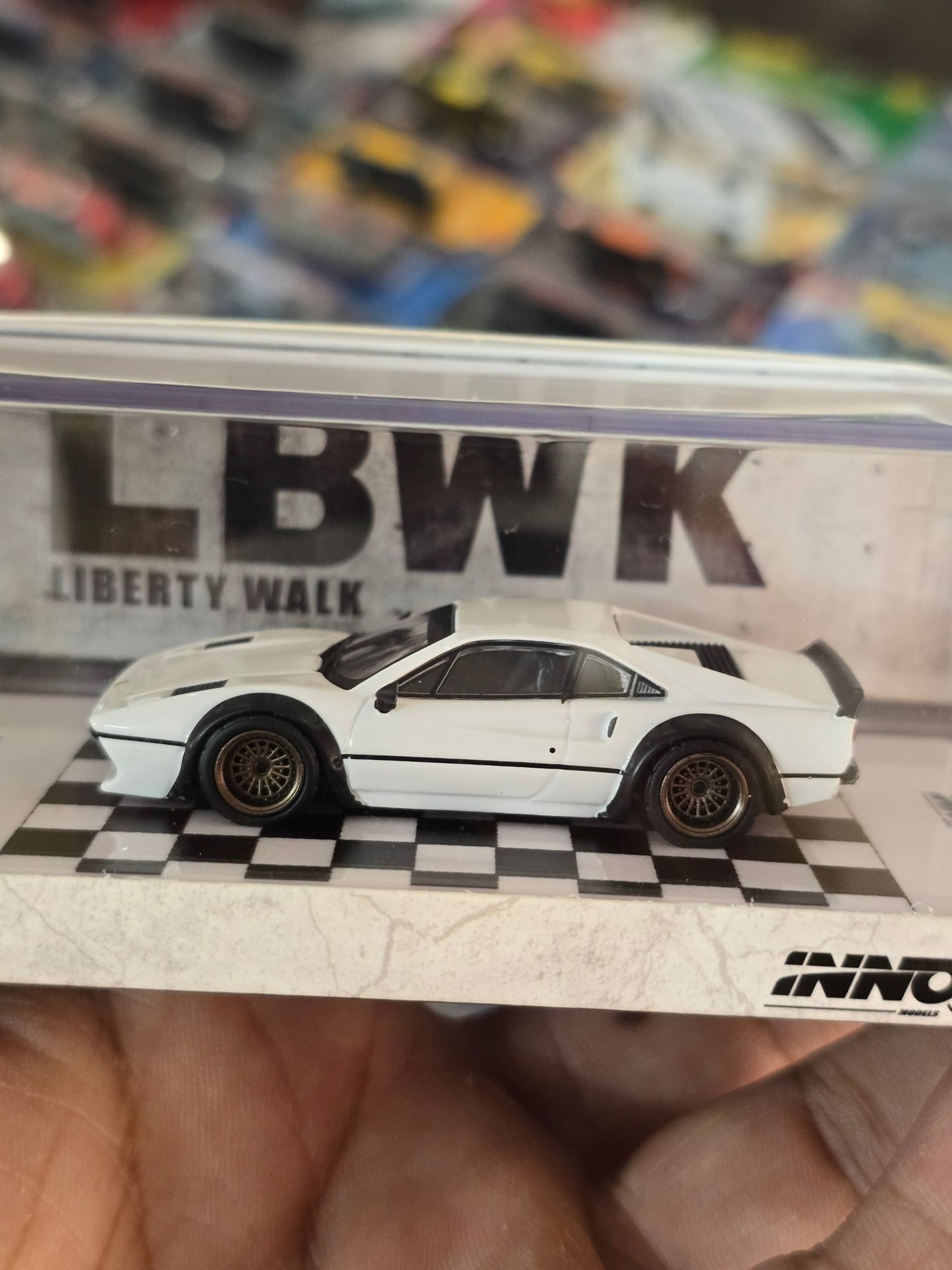 Inno64 LBWK Ferrari 308 GTB (Liberty Walk) - Kinder Logs