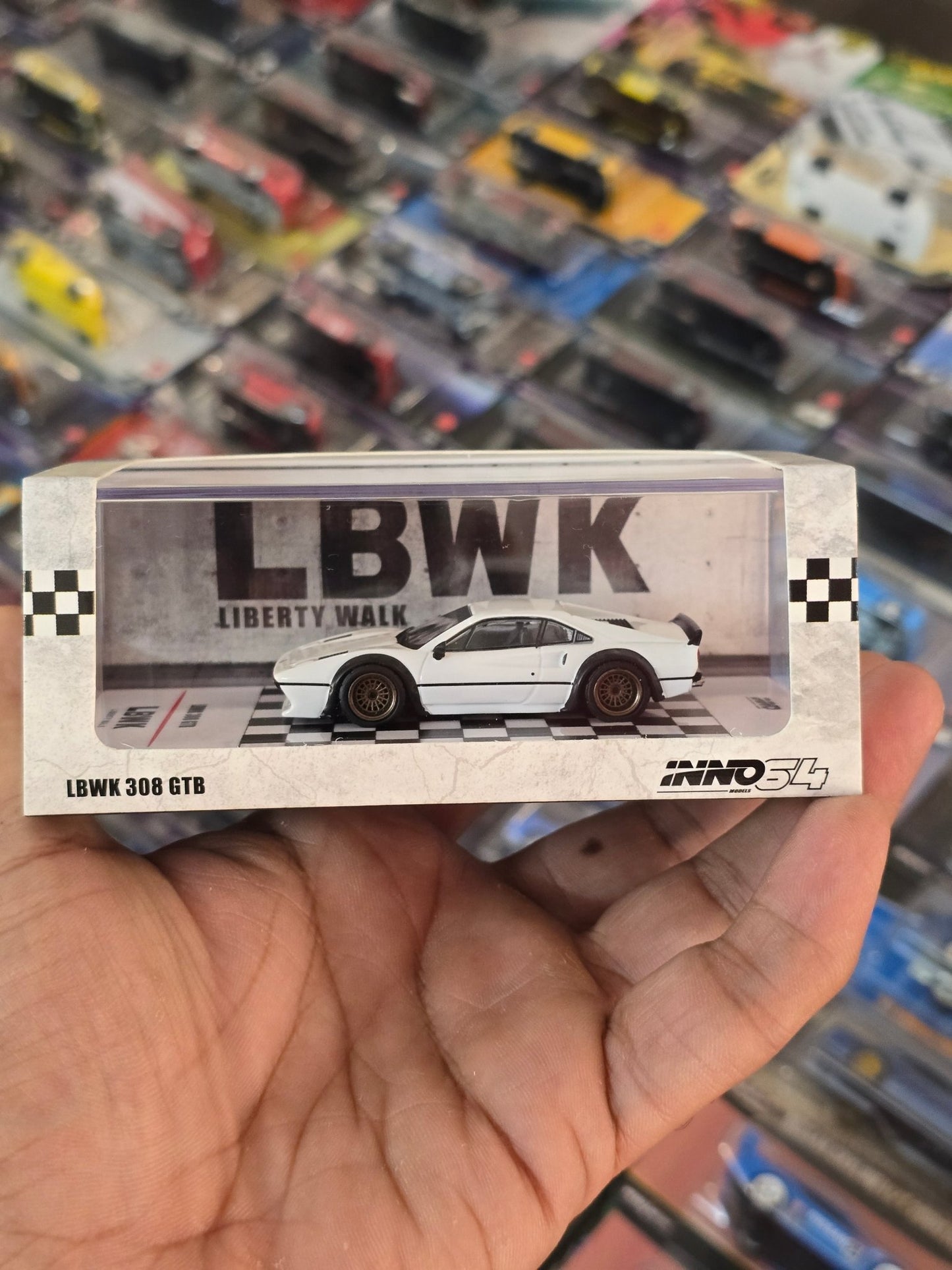 Inno64 LBWK Ferrari 308 GTB (Liberty Walk) - Kinder Logs