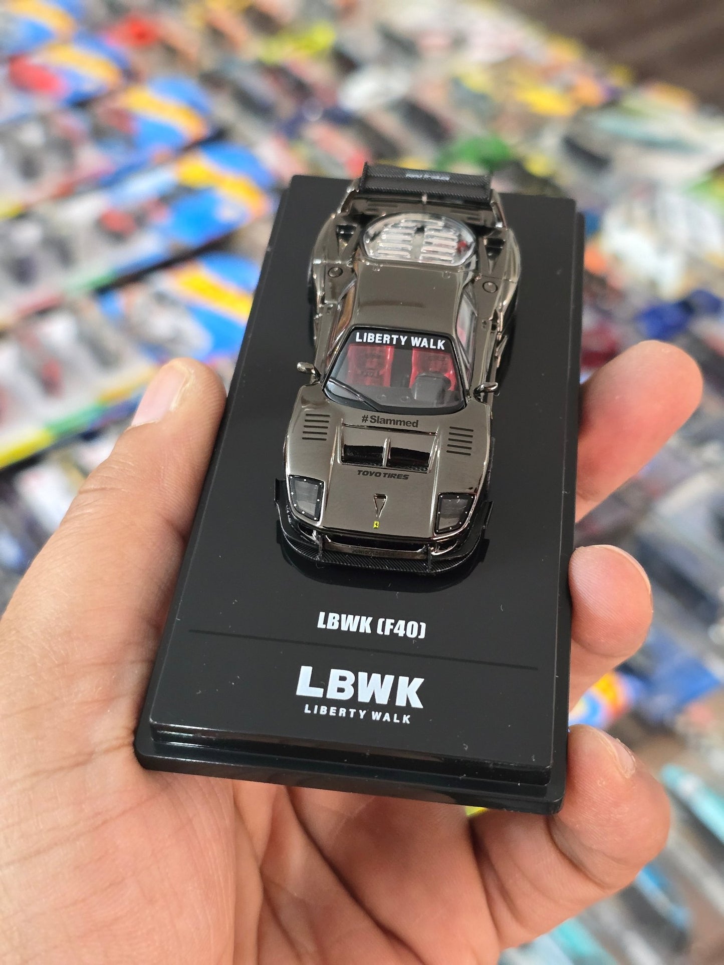 Inno64 LBWK Ferrari F40 Chrome Black Edition - Kinder Logs