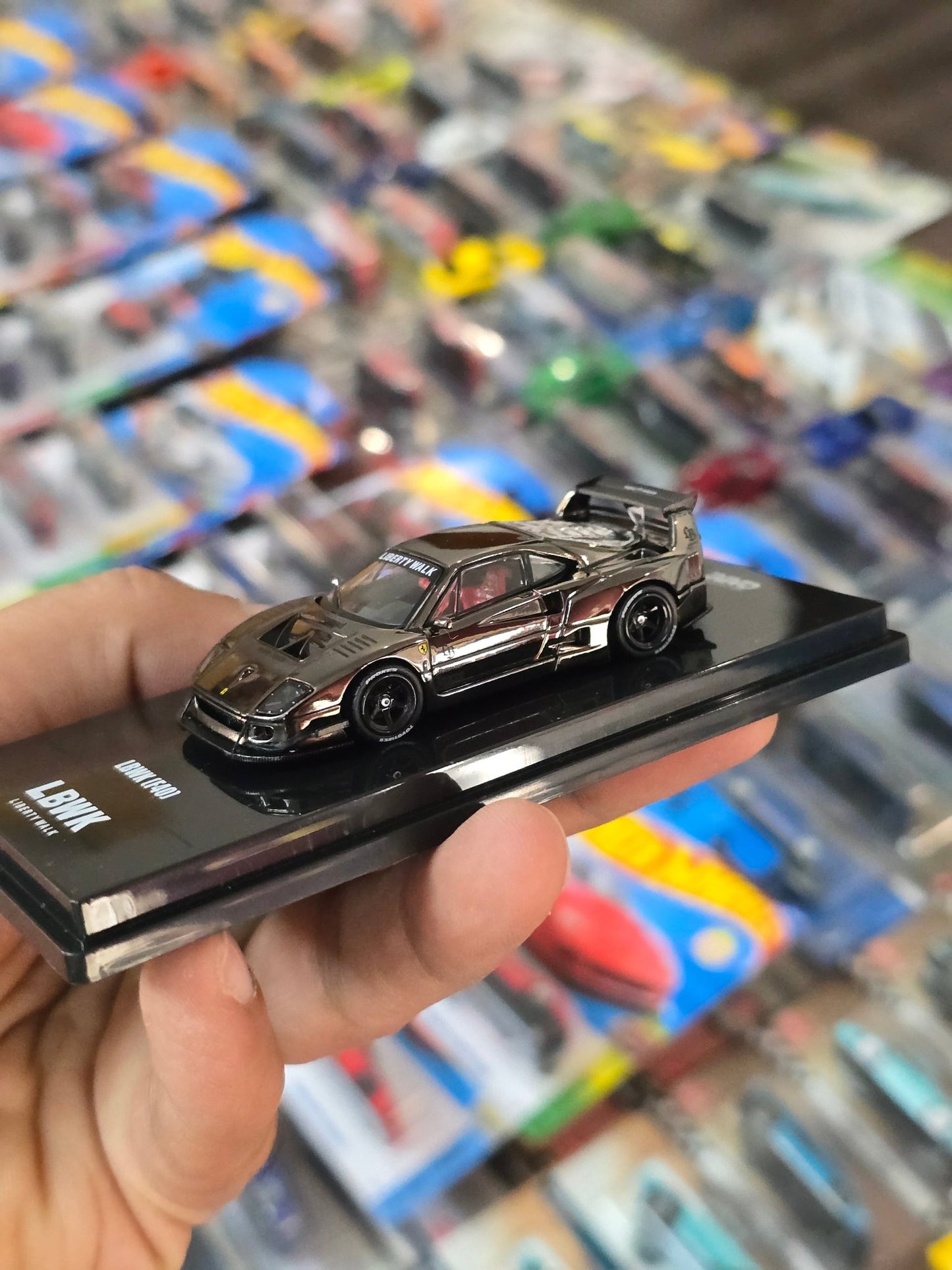 Inno64 LBWK Ferrari F40 Chrome Black Edition - Kinder Logs