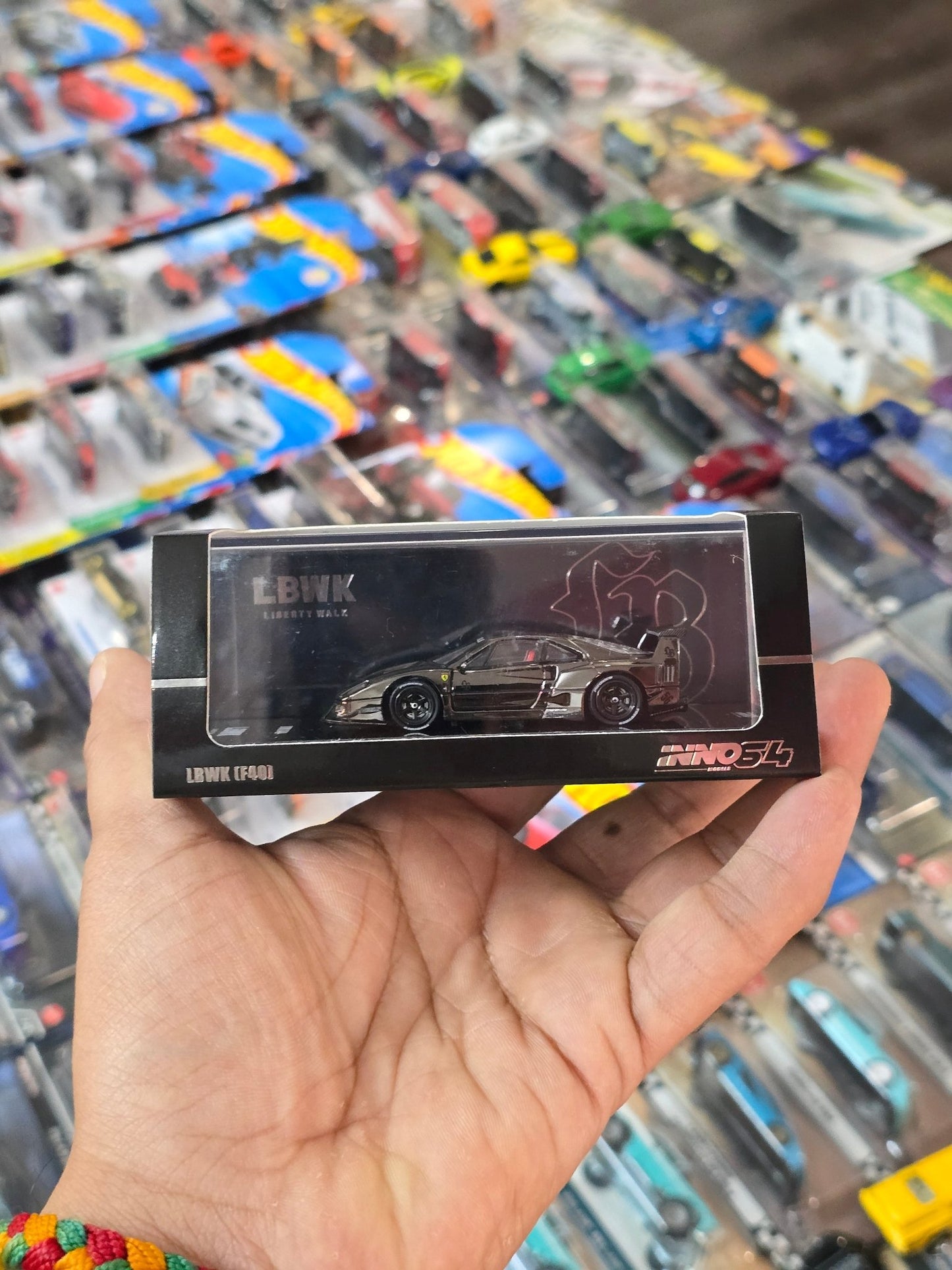 Inno64 LBWK Ferrari F40 Chrome Black Edition - Kinder Logs