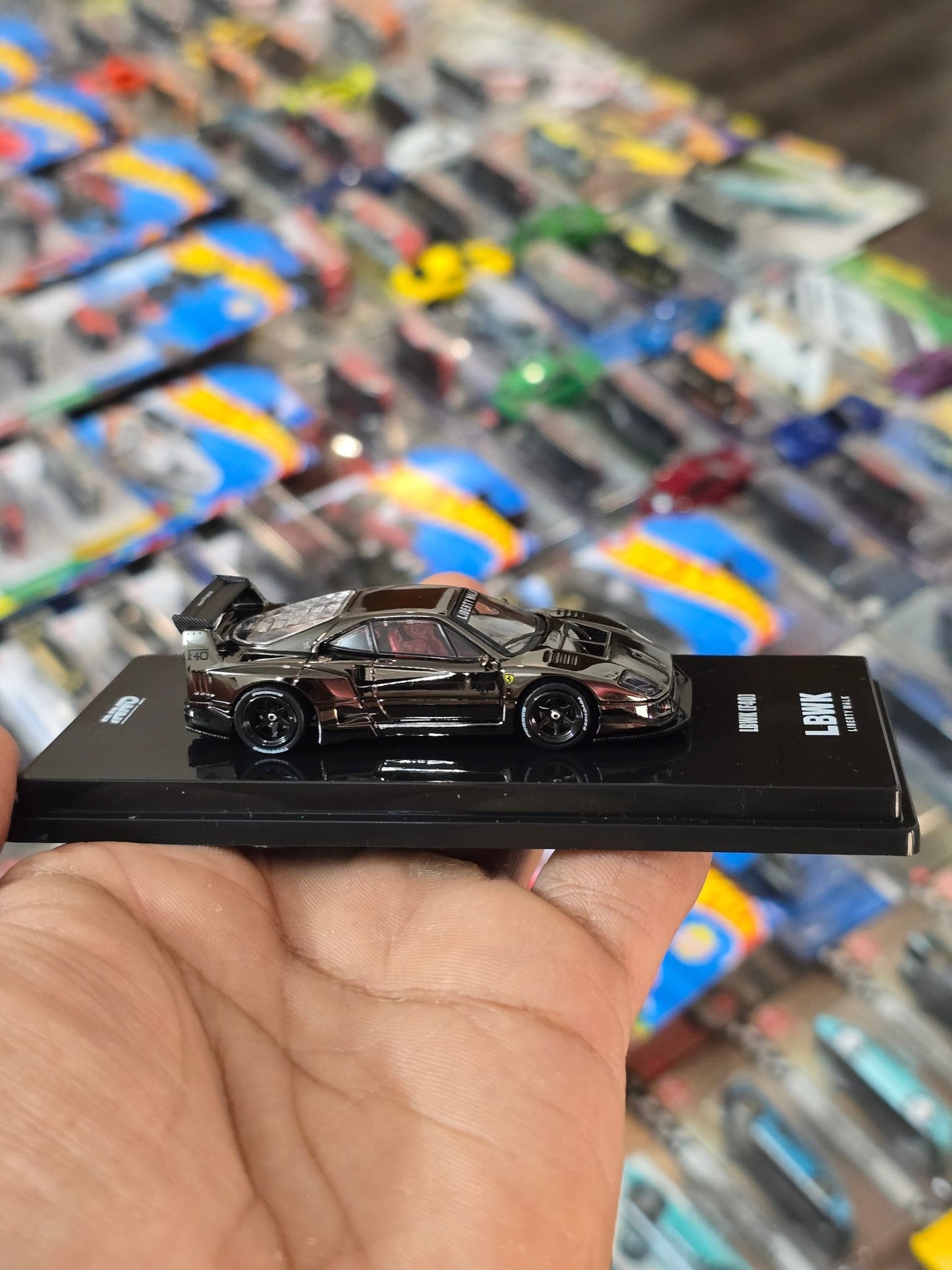 Inno64 LBWK Ferrari F40 Chrome Black Edition - Kinder Logs