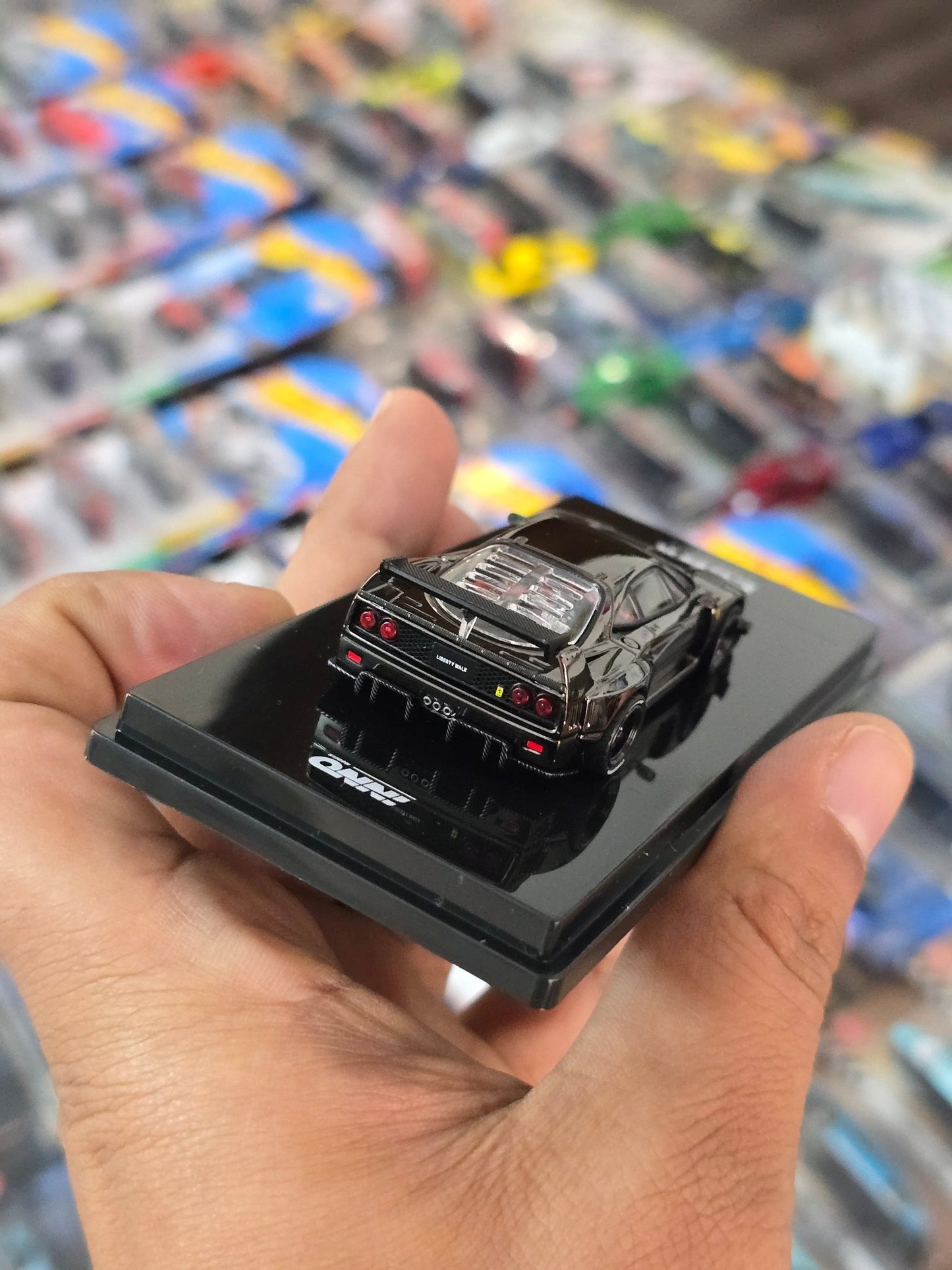 Inno64 LBWK Ferrari F40 Chrome Black Edition - Kinder Logs