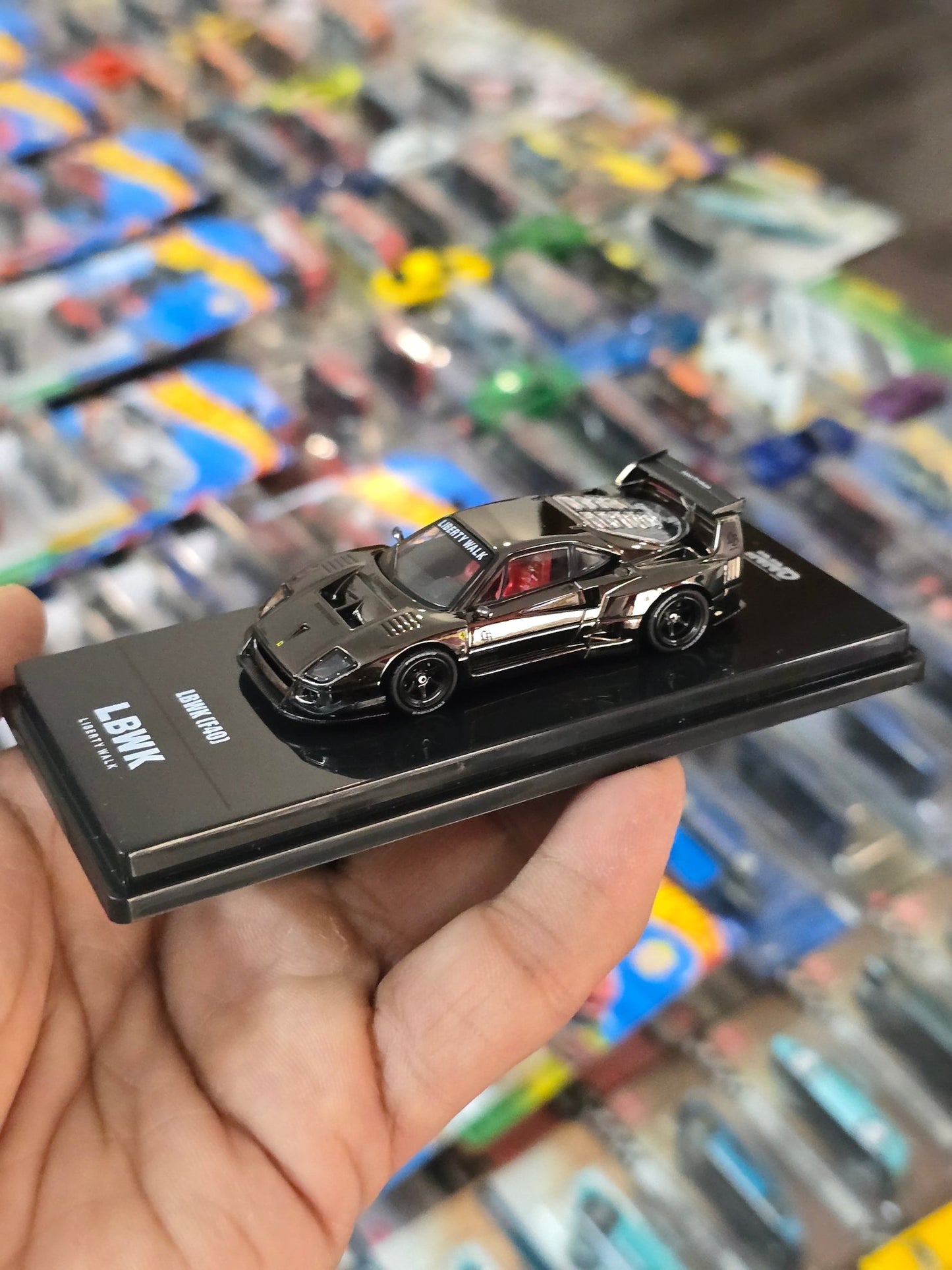 Inno64 LBWK Ferrari F40 Chrome Black Edition - Kinder Logs