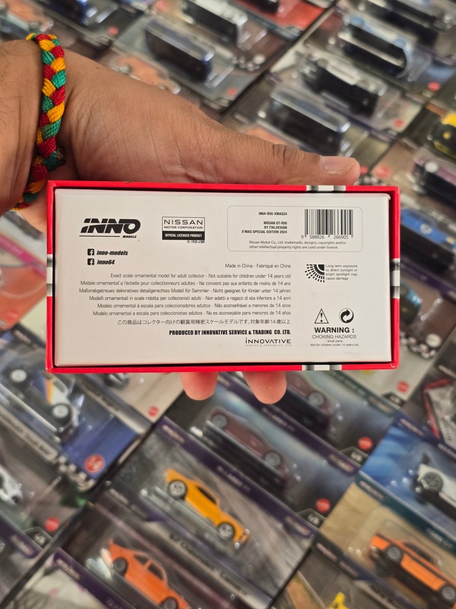 Inno64 Nissan GT - R50 Italdesign Christmas Edition (CHASE) - Kinder Logs