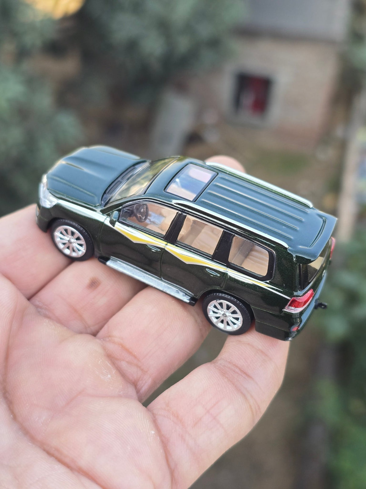 JKM 2016 Toyota Land Cruiser LC200 SUV - Green (Open Box) - Kinder Logs