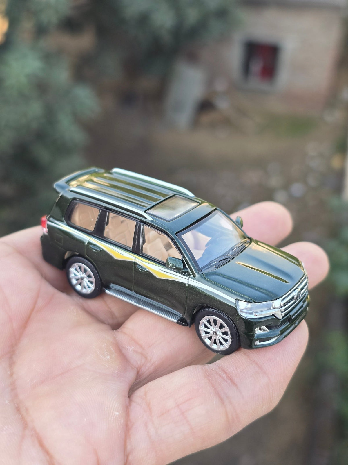 JKM 2016 Toyota Land Cruiser LC200 SUV - Green (Open Box) - Kinder Logs