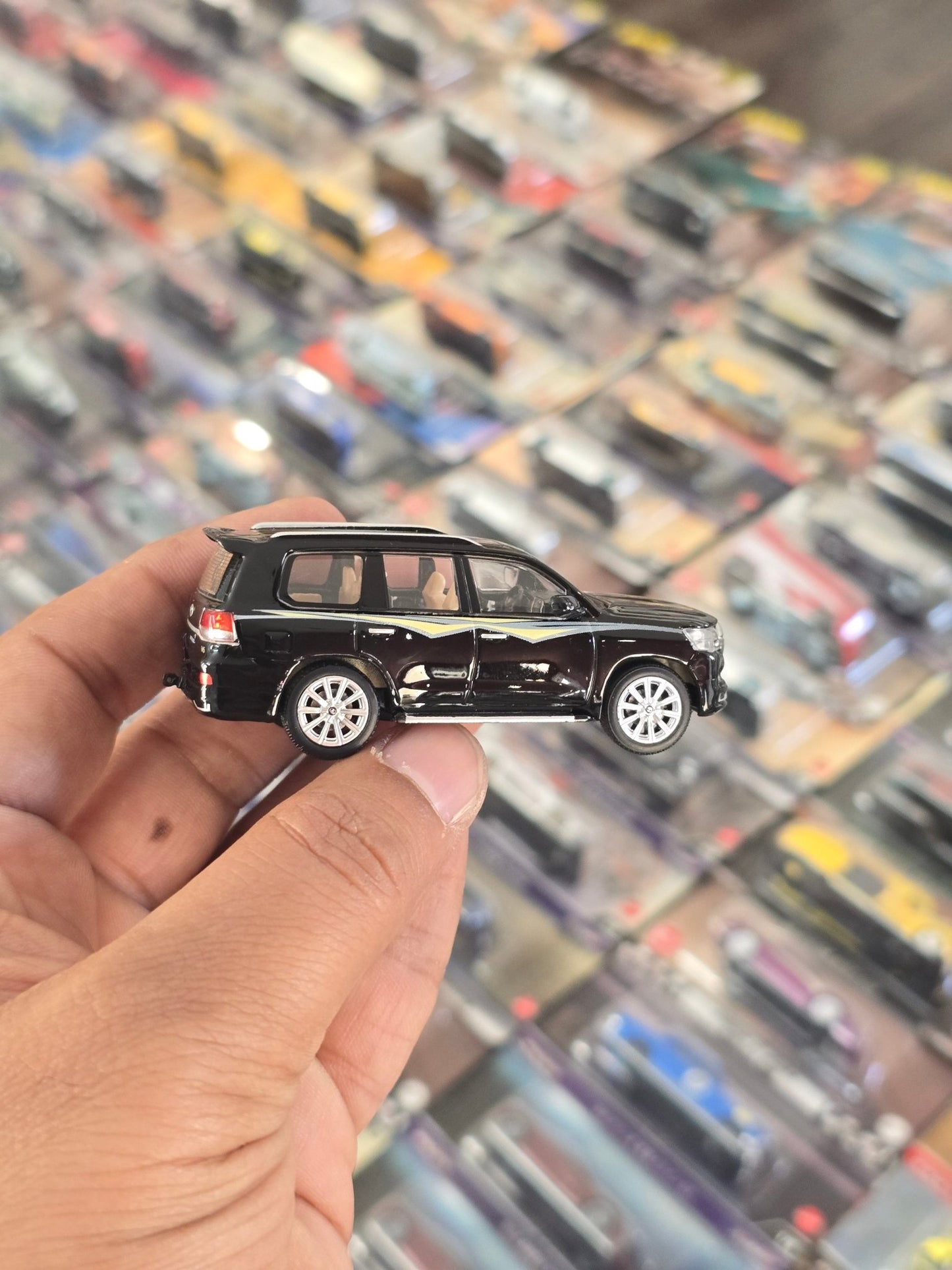JKM 2016 Toyota Land Cruiser LC200 SUV (Open Box) - Kinder Logs