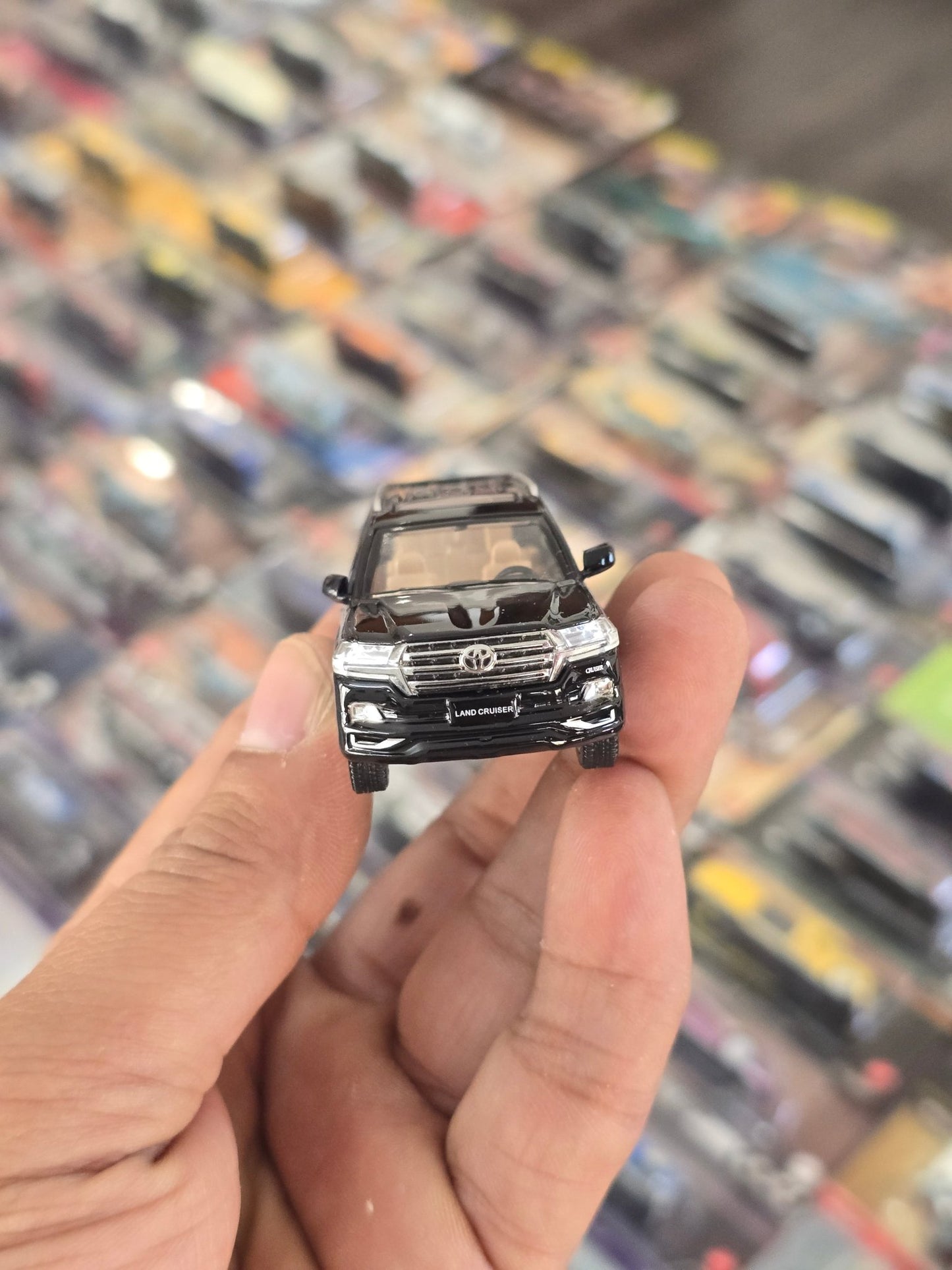 JKM 2016 Toyota Land Cruiser LC200 SUV (Open Box) - Kinder Logs