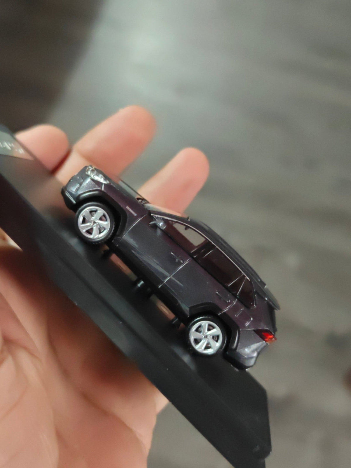 LCD Toyota RAV4 Hybrid - Black (Open Box) - Kinder Logs
