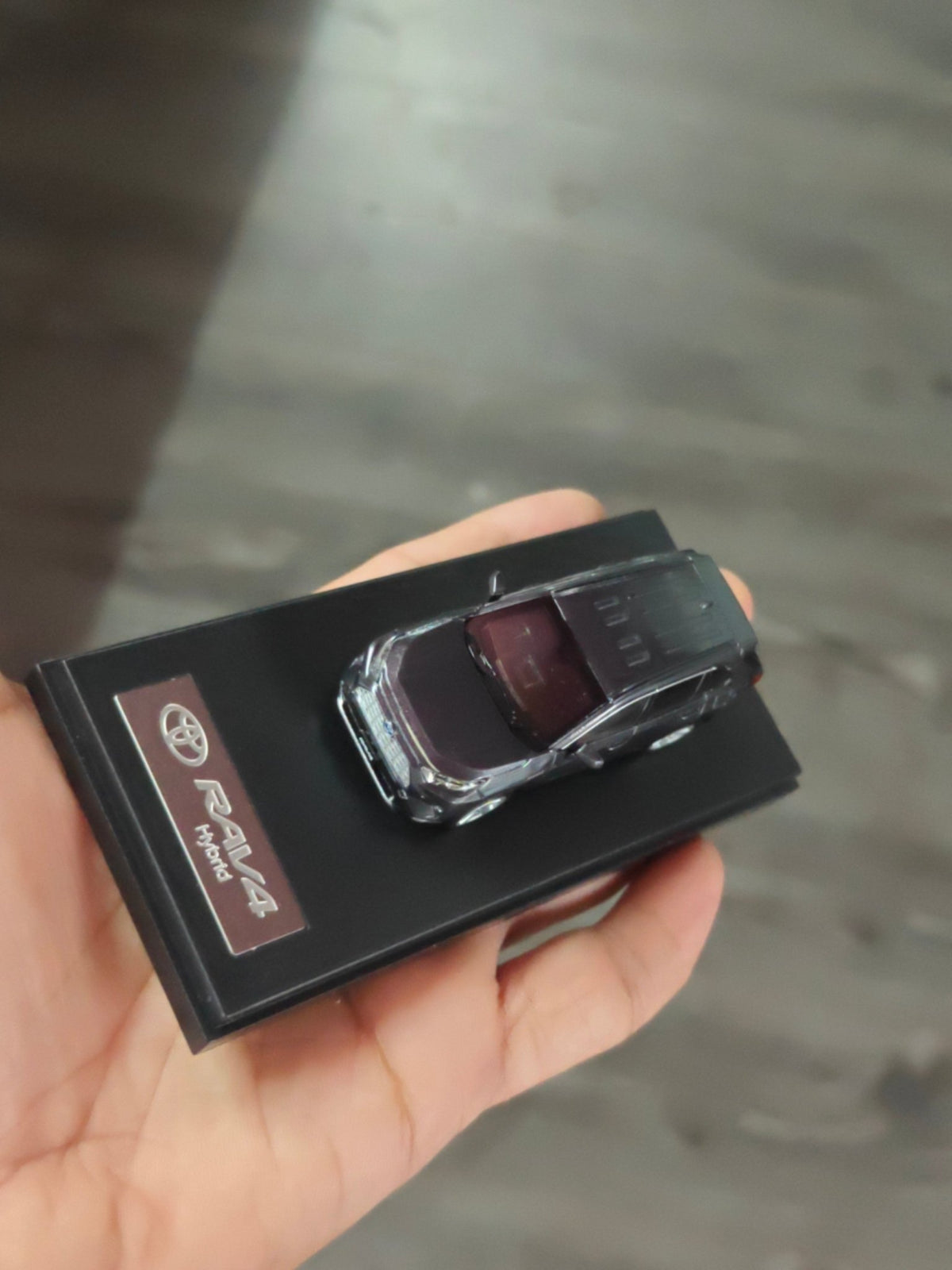 LCD Toyota RAV4 Hybrid - Black (Open Box) - Kinder Logs