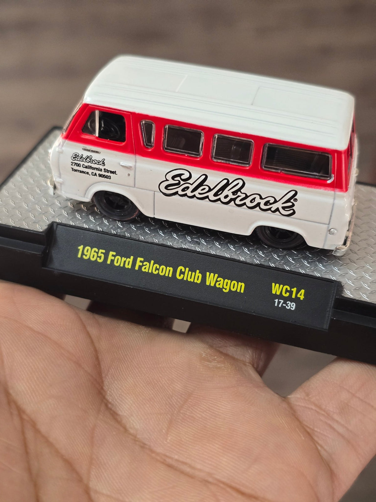 M2 Machines Wild Cards Edelbrock 1965 Ford Falcon Club Wagon WC14 (Open Box) - Kinder Logs