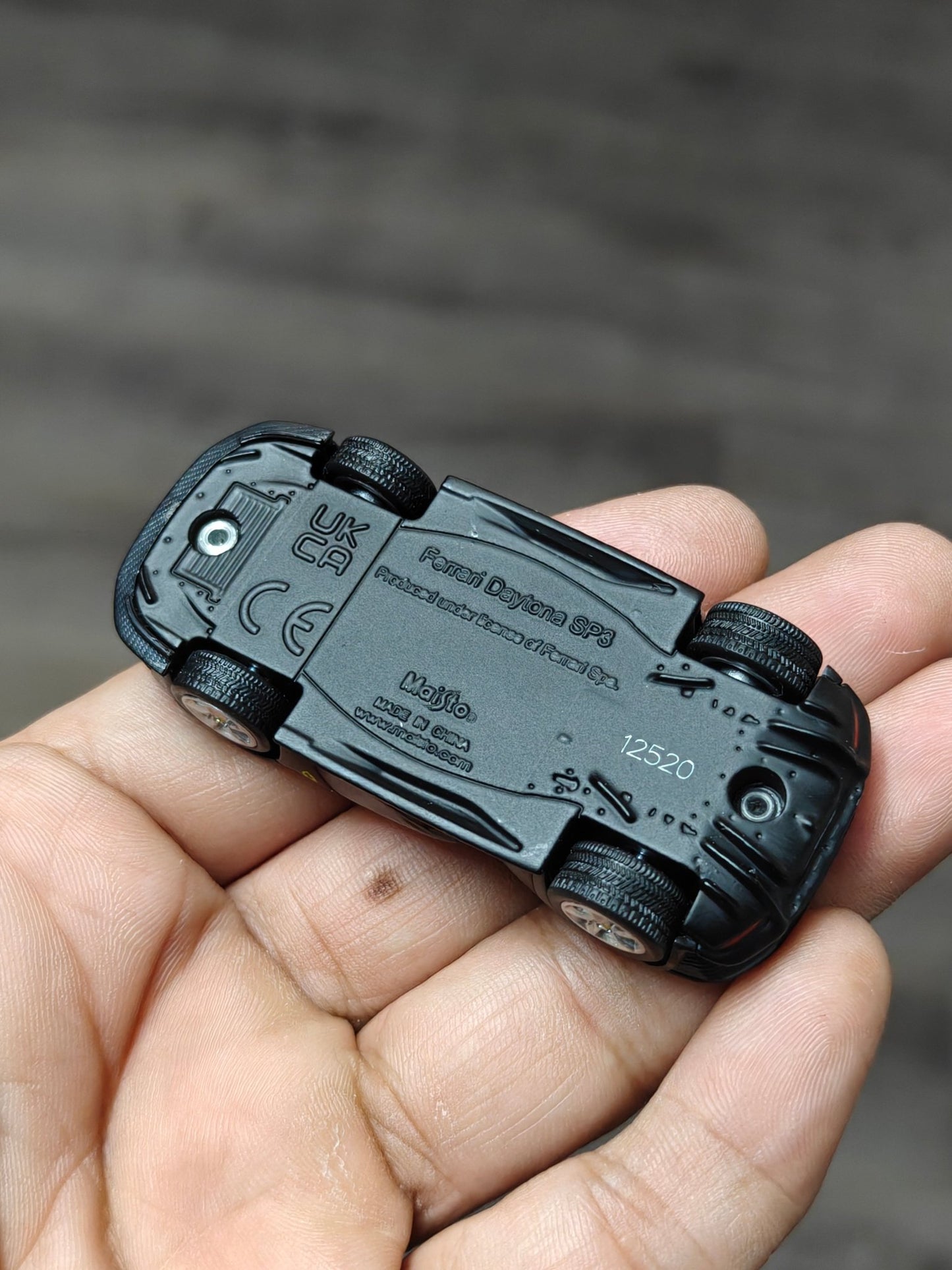 Maisto Ferrari Daytona SP3 - Black (Open Box) - Kinder Logs