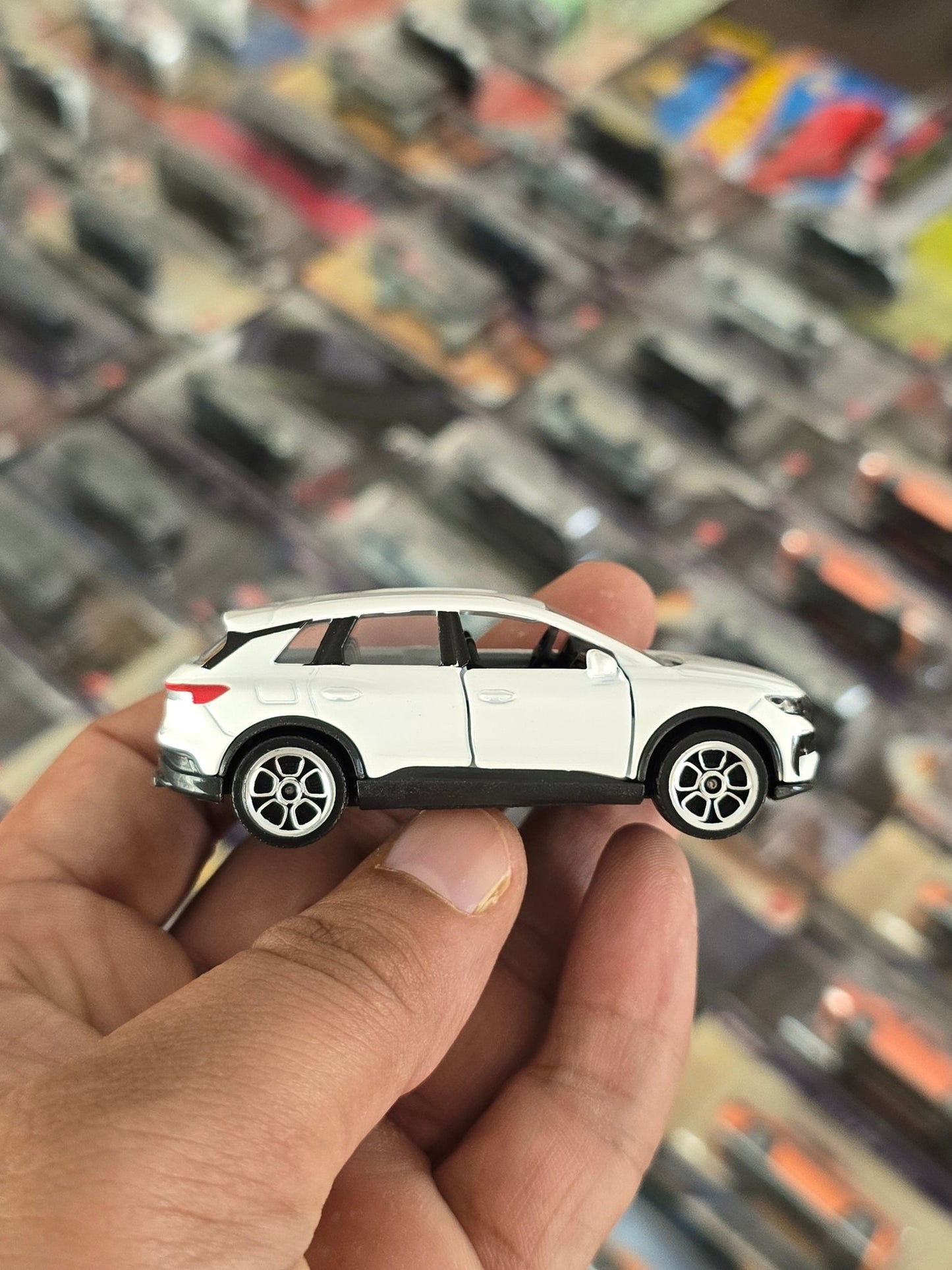 Majorette Audi Q4 E - Tron - White (Uncarded) - Kinder Logs