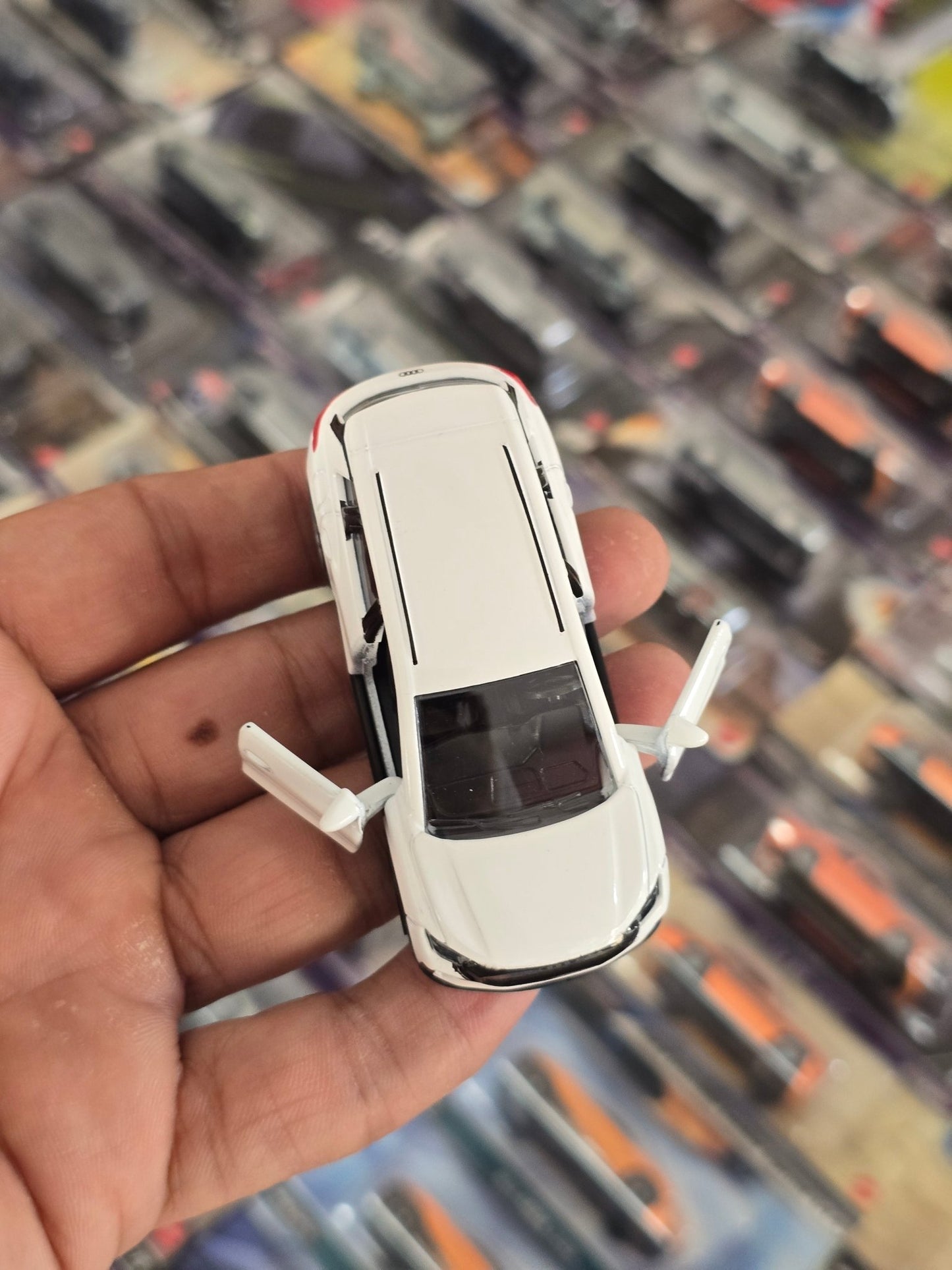 Majorette Audi Q4 E - Tron - White (Uncarded) - Kinder Logs