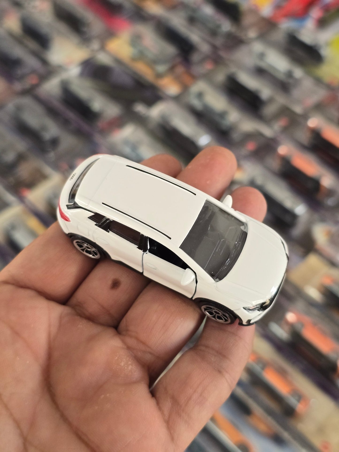 Majorette Audi Q4 E - Tron - White (Uncarded) - Kinder Logs