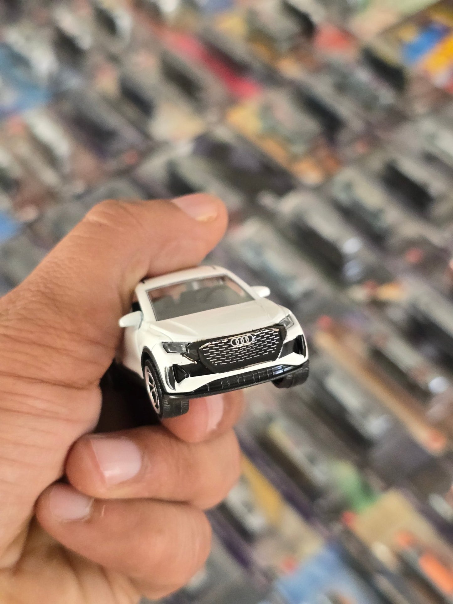 Majorette Audi Q4 E - Tron - White (Uncarded) - Kinder Logs