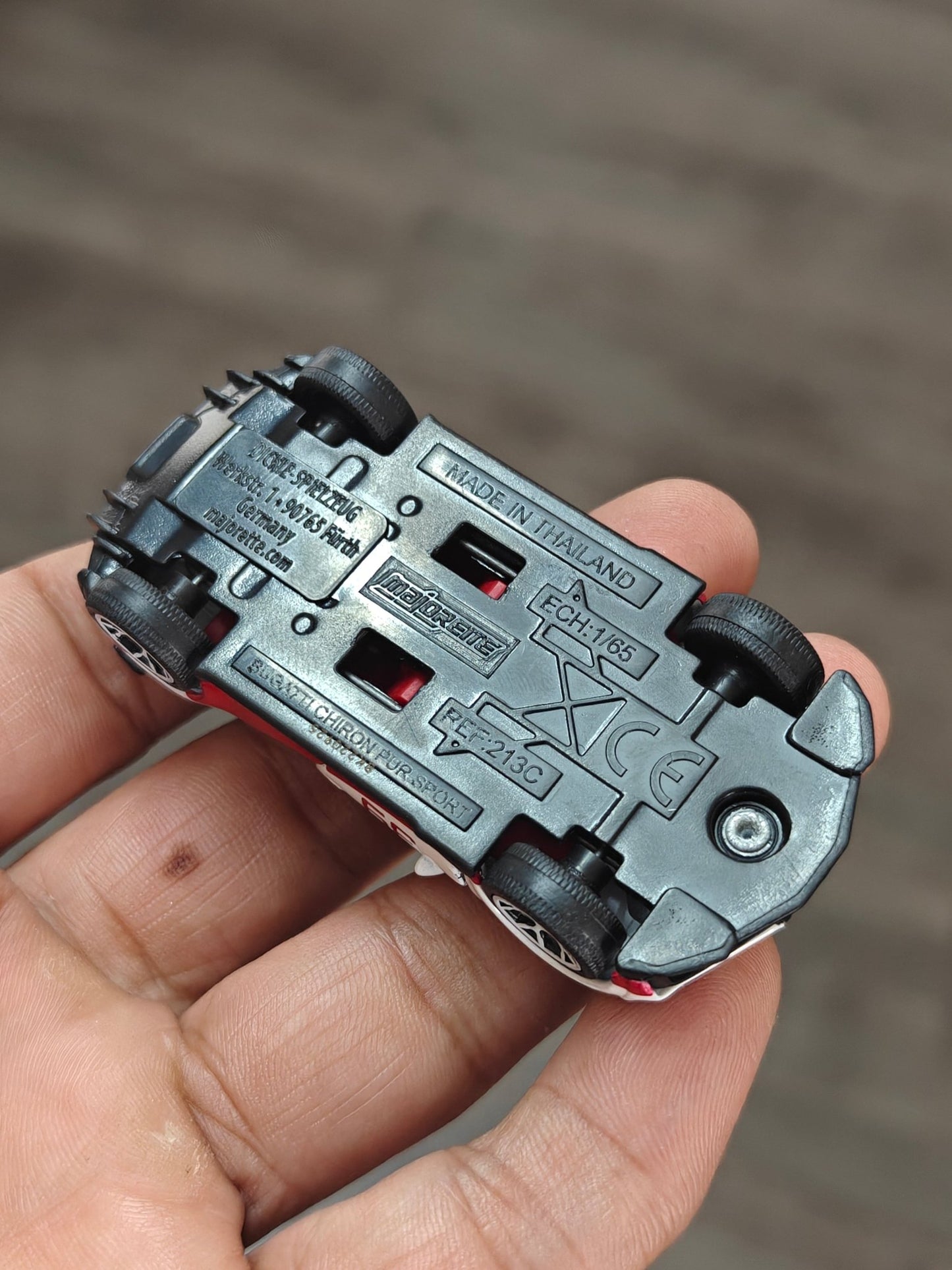 Majorette Bugatti Chiron Pur Sport 39 - White (Uncarded - New) - Kinder Logs