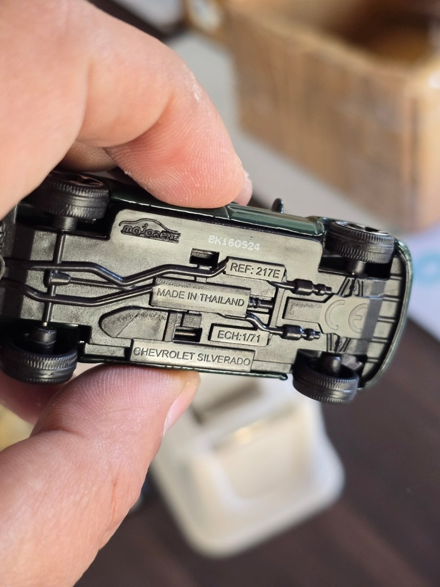 Majorette Chevrolet Silverado - Dark Green (Uncarded) - Kinder Logs