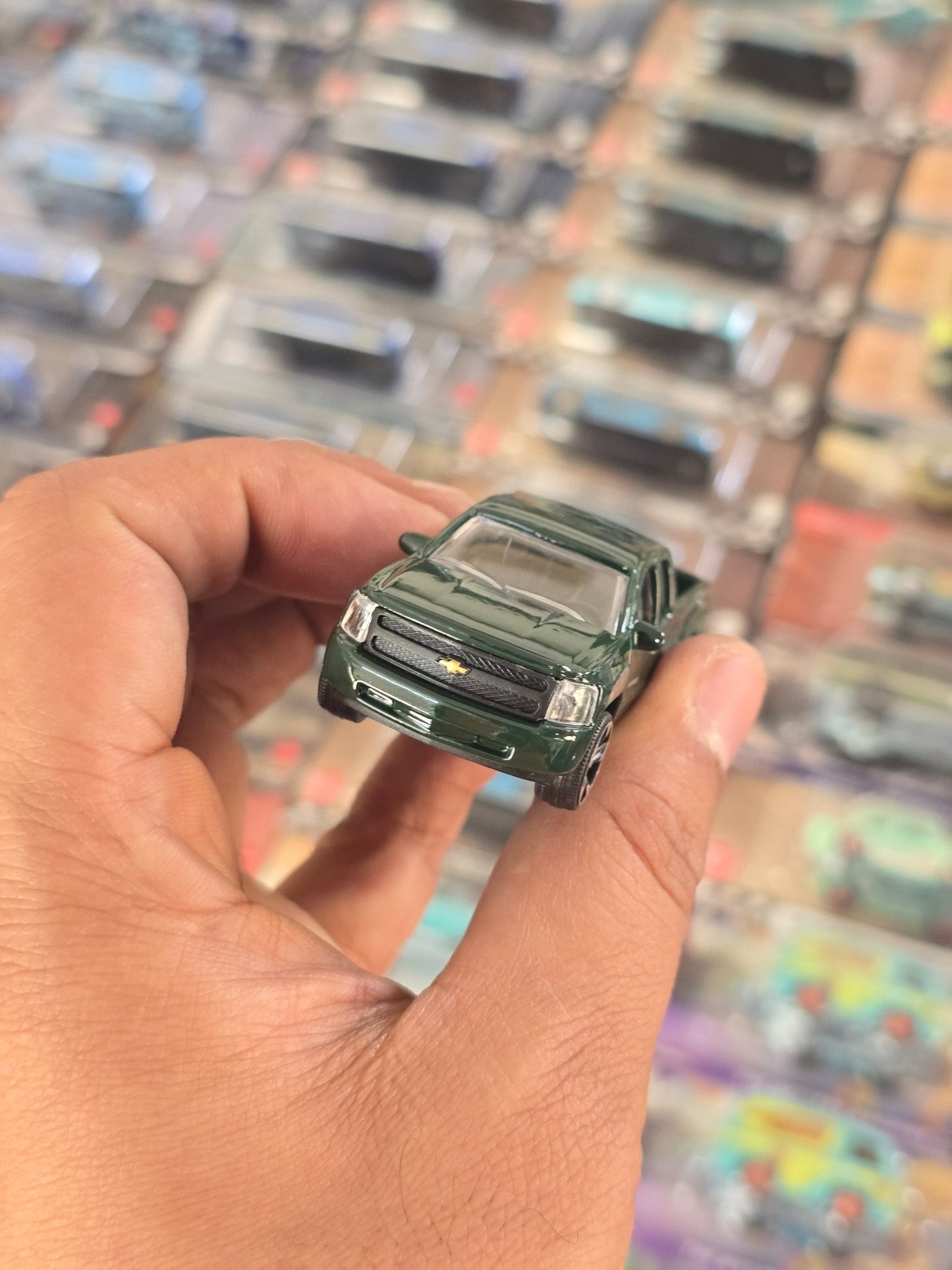 Majorette Chevrolet Silverado - Dark Green (Uncarded) - Kinder Logs