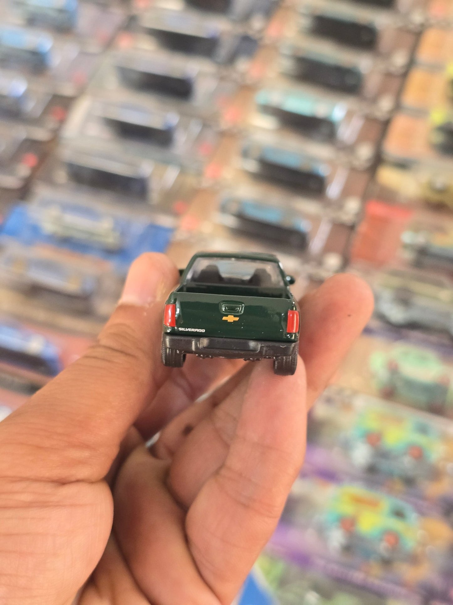 Majorette Chevrolet Silverado - Dark Green (Uncarded) - Kinder Logs