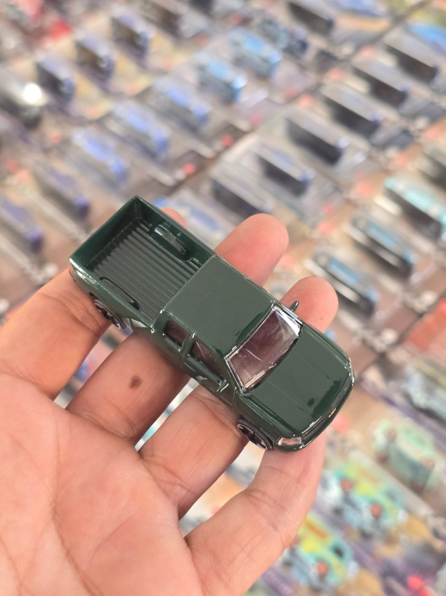 Majorette Chevrolet Silverado - Dark Green (Uncarded) - Kinder Logs