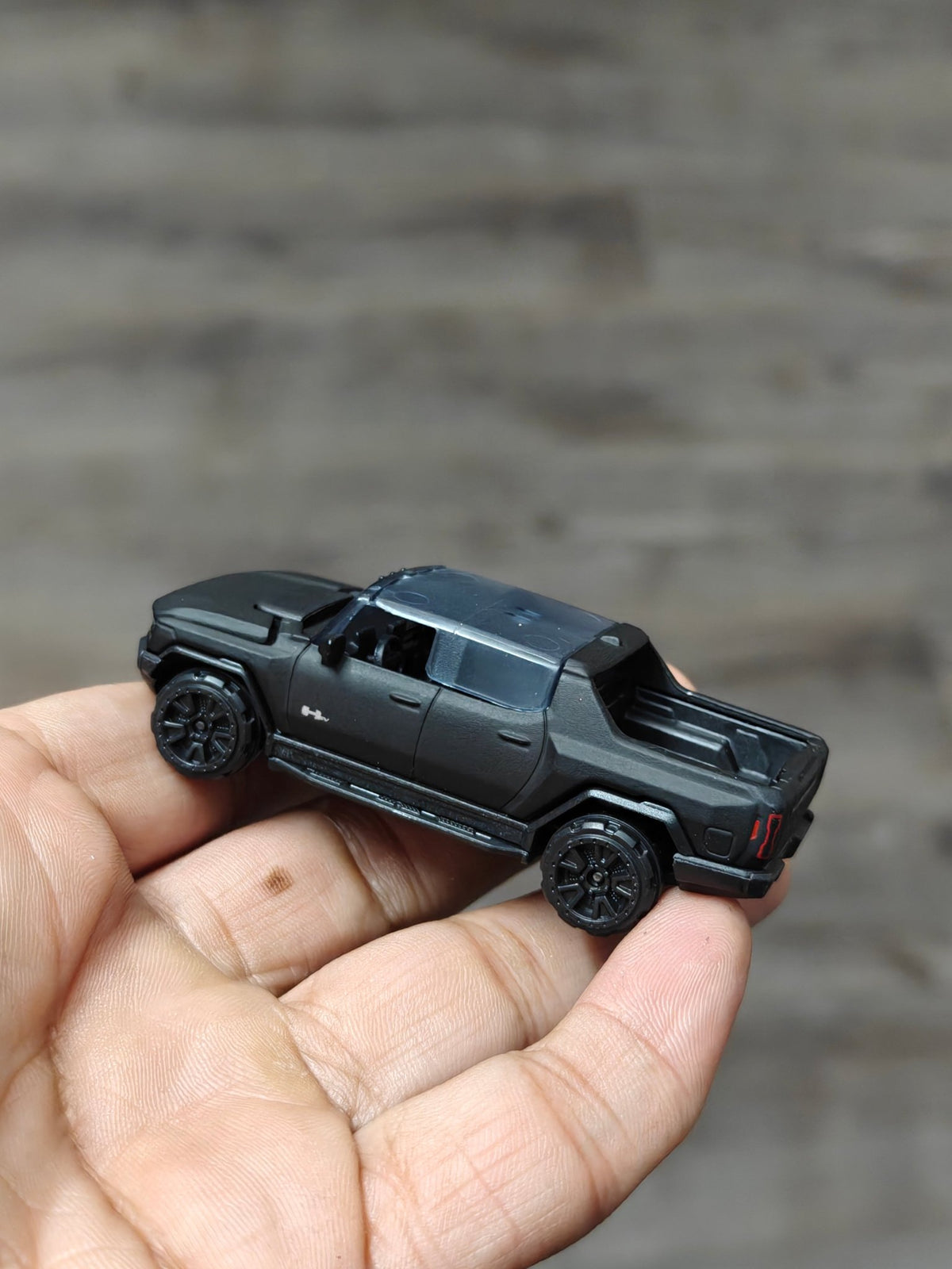 Majorette GMC Hummer EV Black Edition (Uncarded - New) - Kinder Logs