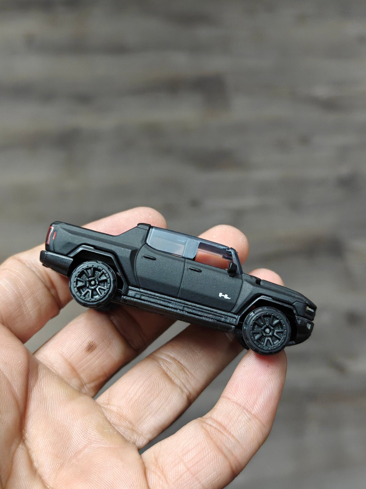 Majorette GMC Hummer EV Black Edition (Uncarded - New) - Kinder Logs