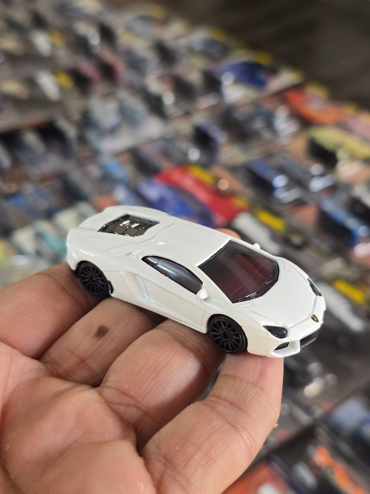 Majorette Lamborghini Aventador - White (Uncarded) - Kinder Logs