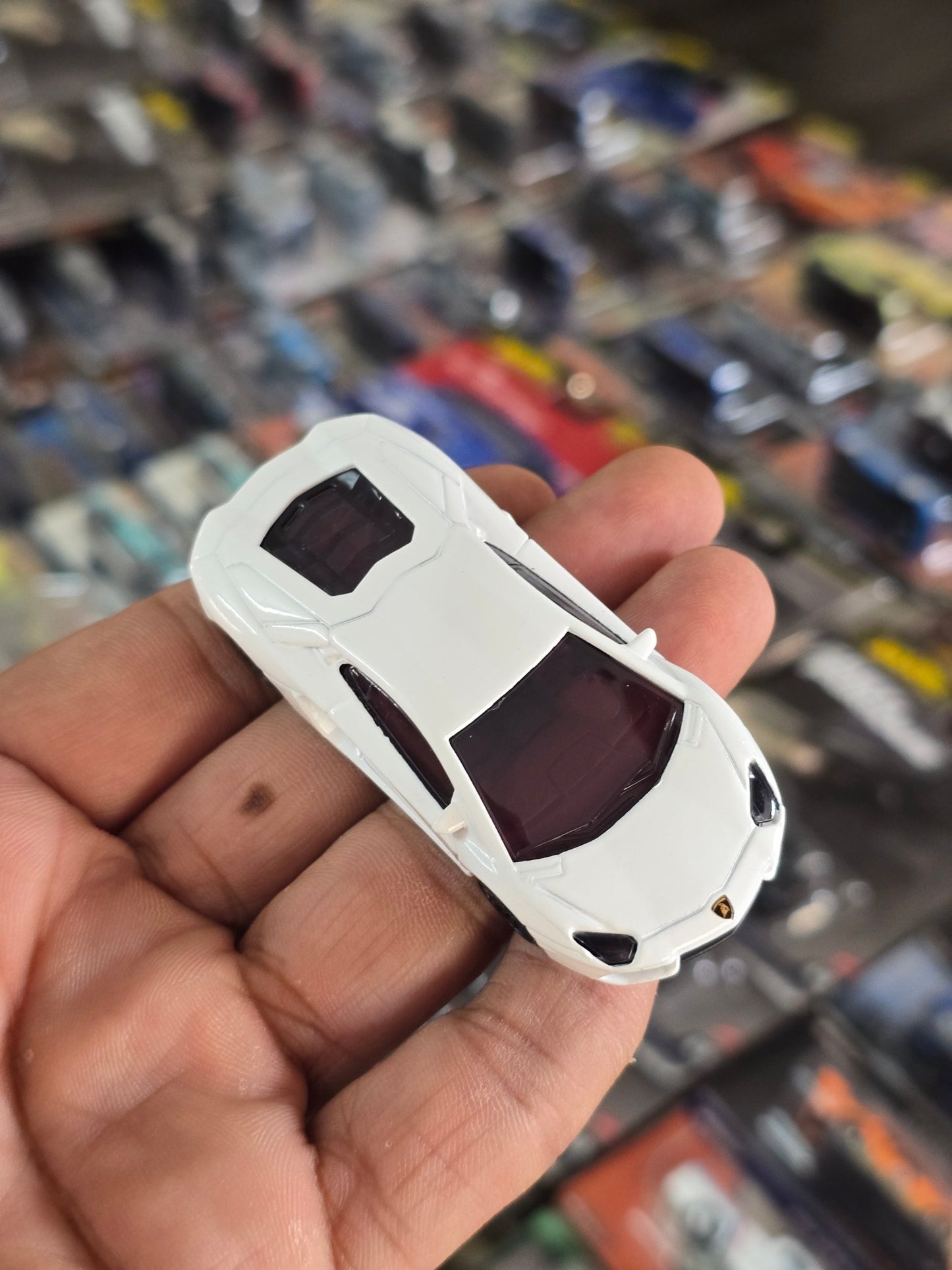 Majorette Lamborghini Aventador - White (Uncarded) - Kinder Logs
