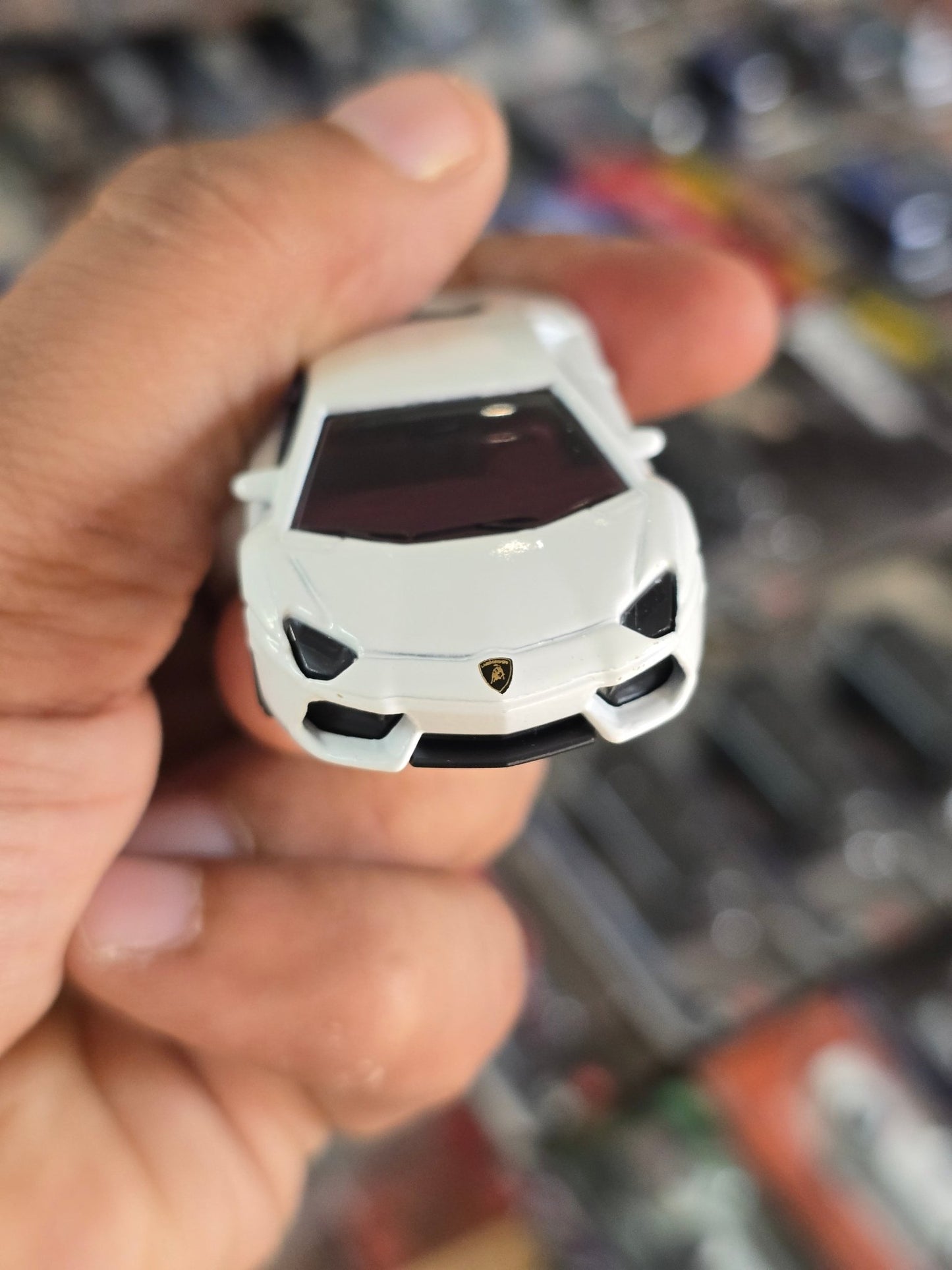Majorette Lamborghini Aventador - White (Uncarded) - Kinder Logs