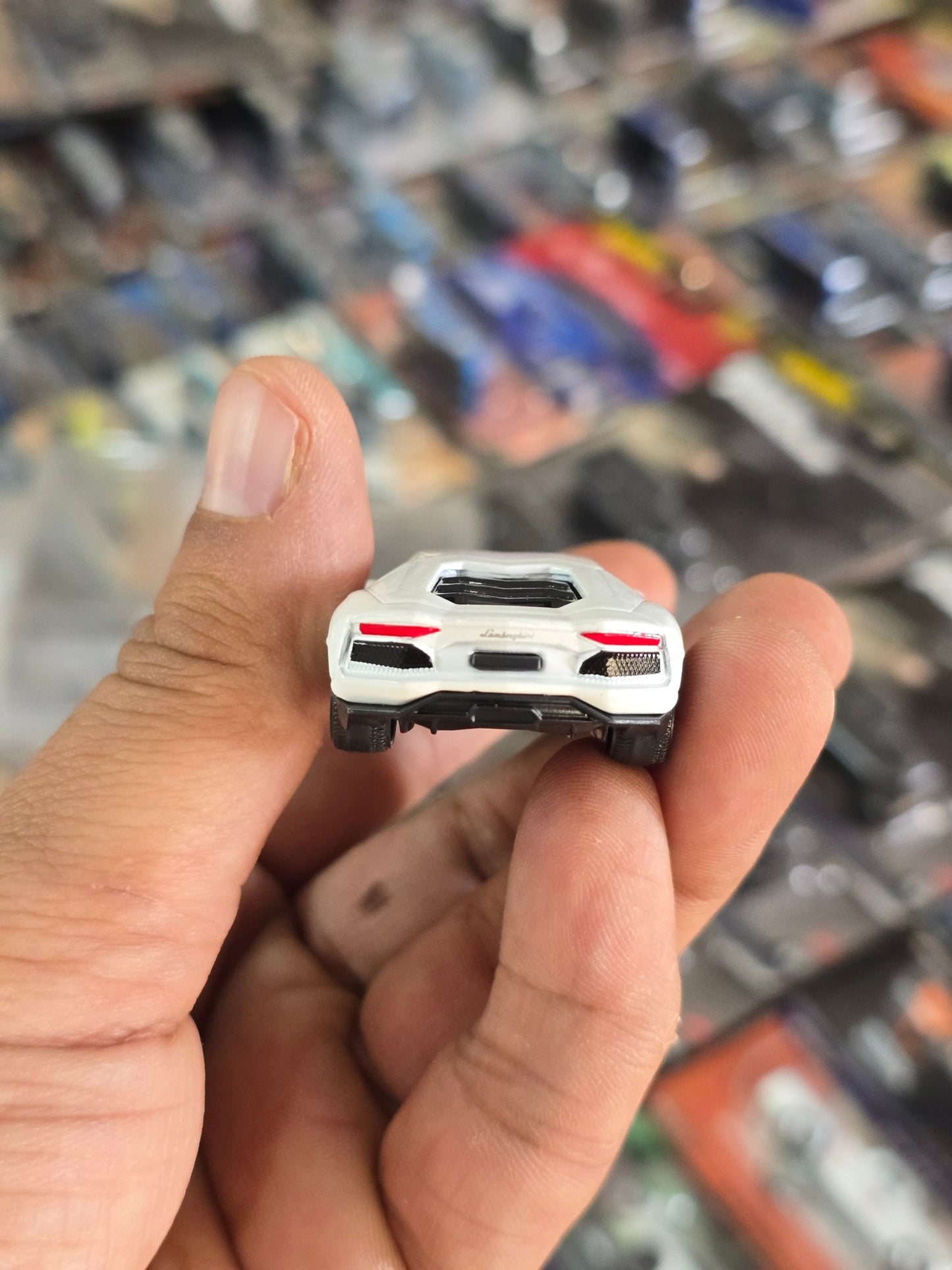 Majorette Lamborghini Aventador - White (Uncarded) - Kinder Logs