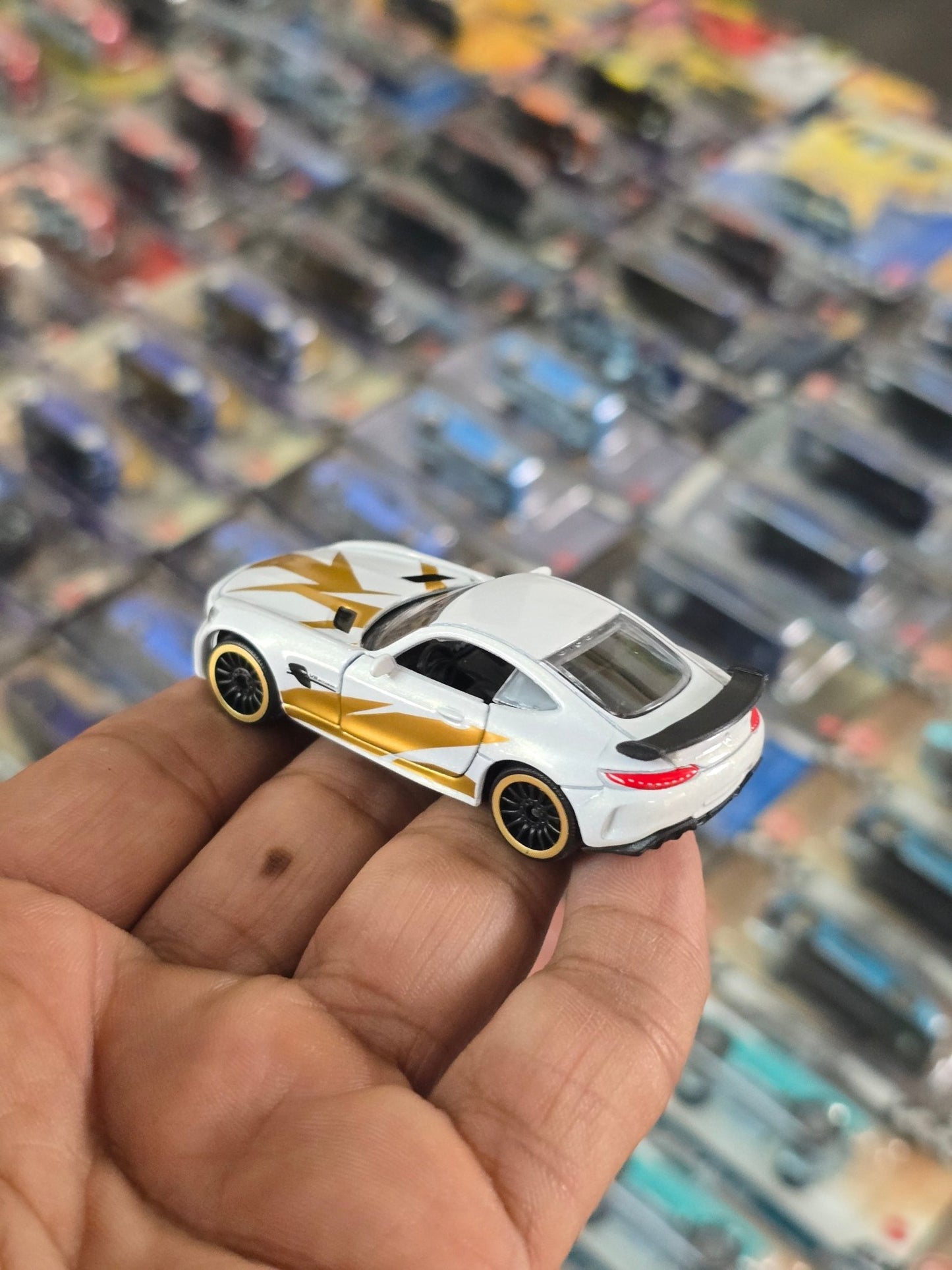 Majorette Mercedes - AMG GT R (Uncarded) - Kinder Logs